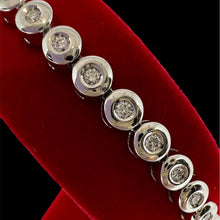Carica l&#39;immagine nel visualizzatore di Gallery, Bracciale tennis in oro bianco 18 carati e diamanti naturali

