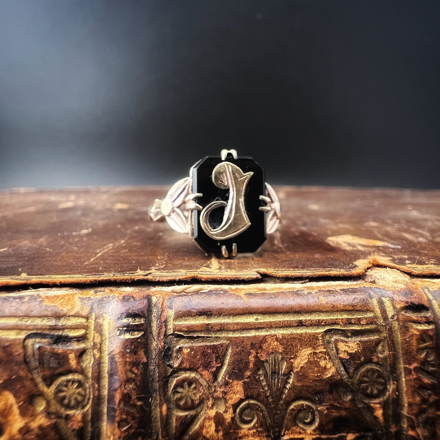 Vintage 9ct English gold ring with onyx and initial J.