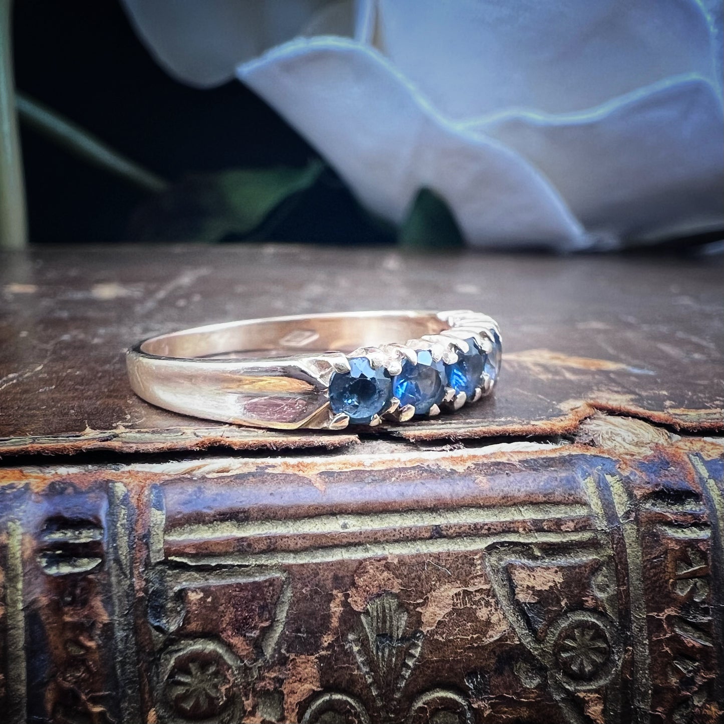 Wedding ring with 6 blue sapphires