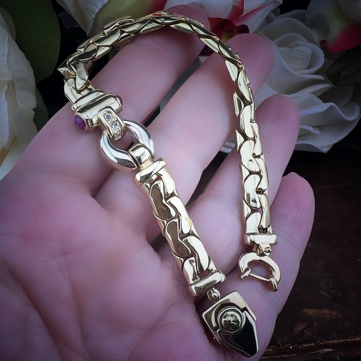 Vintage-Schlangenarmband aus 18 Karat Gelbgold mit Kobra-Glied, Rubinen und Diamanten – 1970er