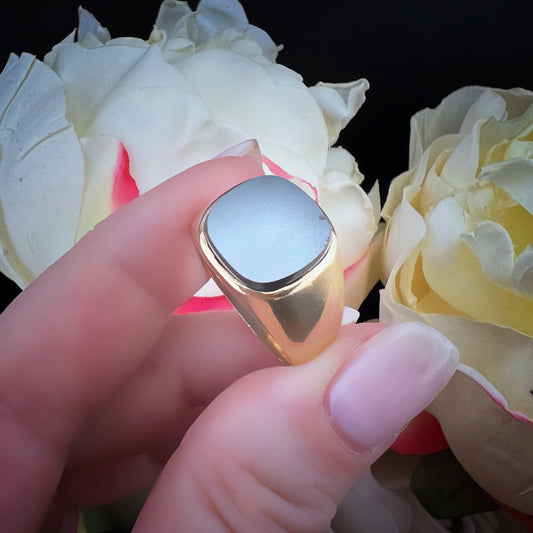 Anello Chevalier Vintage in Oro ed Ematite – Inghilterra 1960