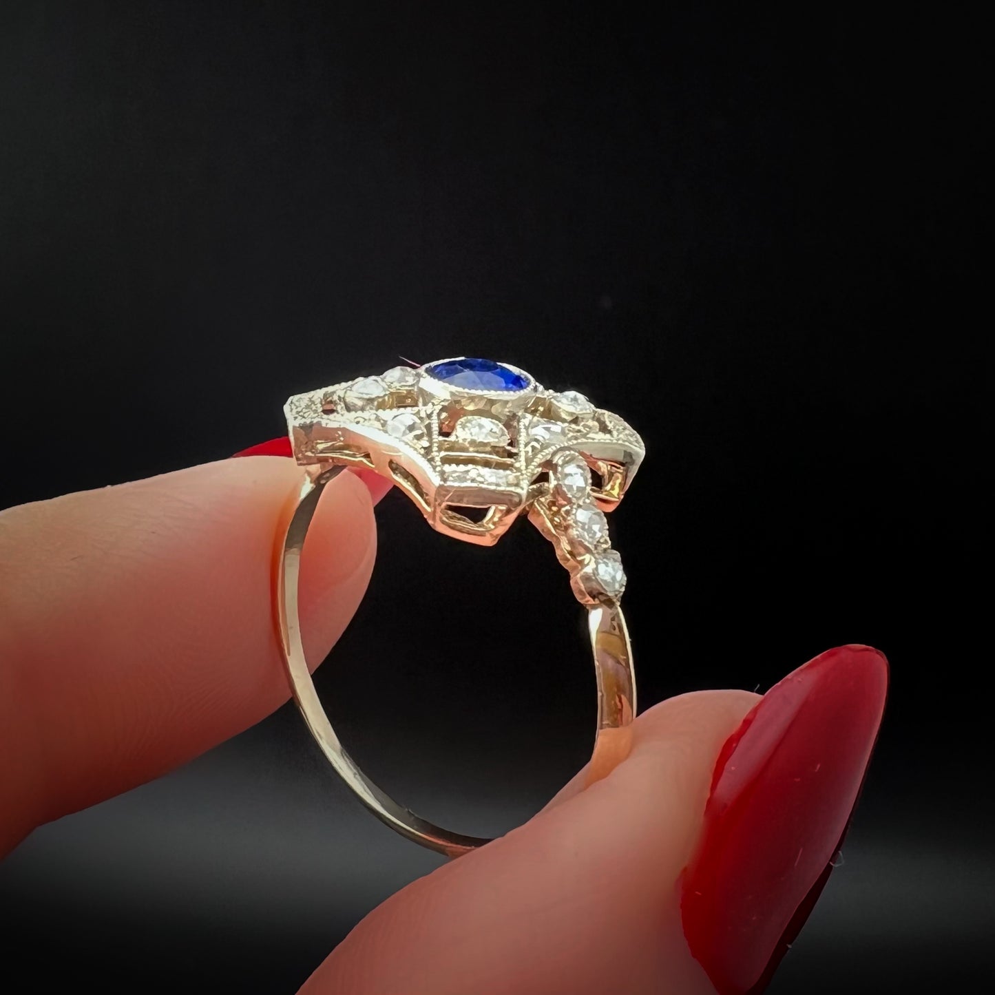Anello Art Déco in oro 14 ct, diamanti e zaffiro di sintesi