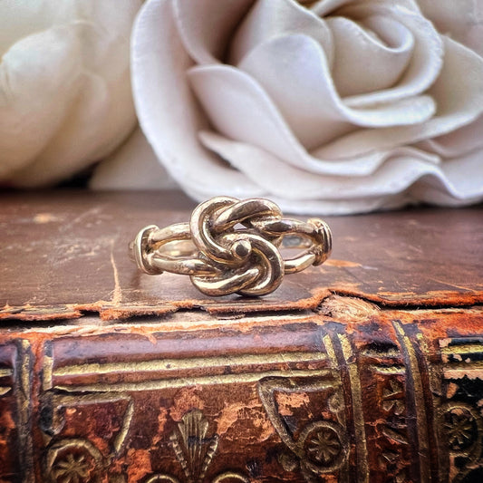 Anello vintage in oro con nodo d’amore – Inghilterra