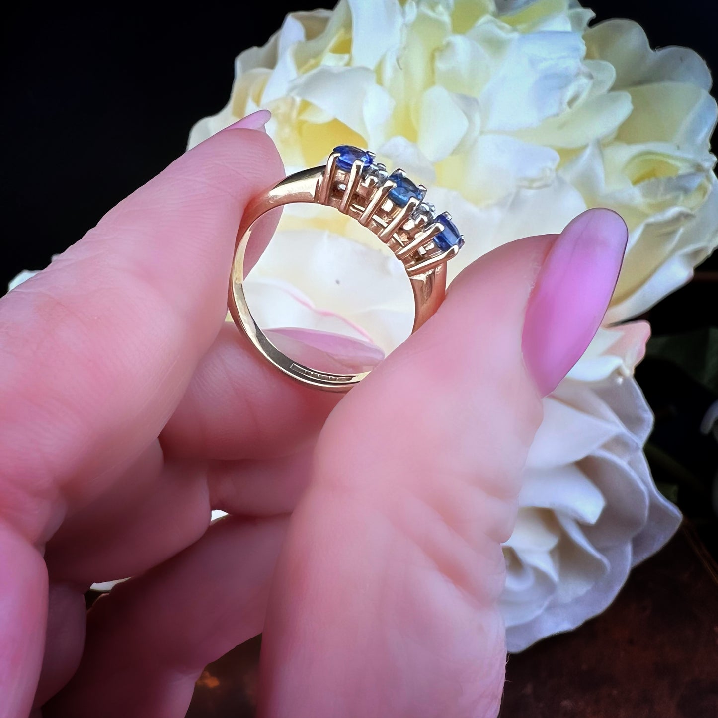 Anello vintage in oro con topazi blu e diamanti – Inghilterra, anni ’80