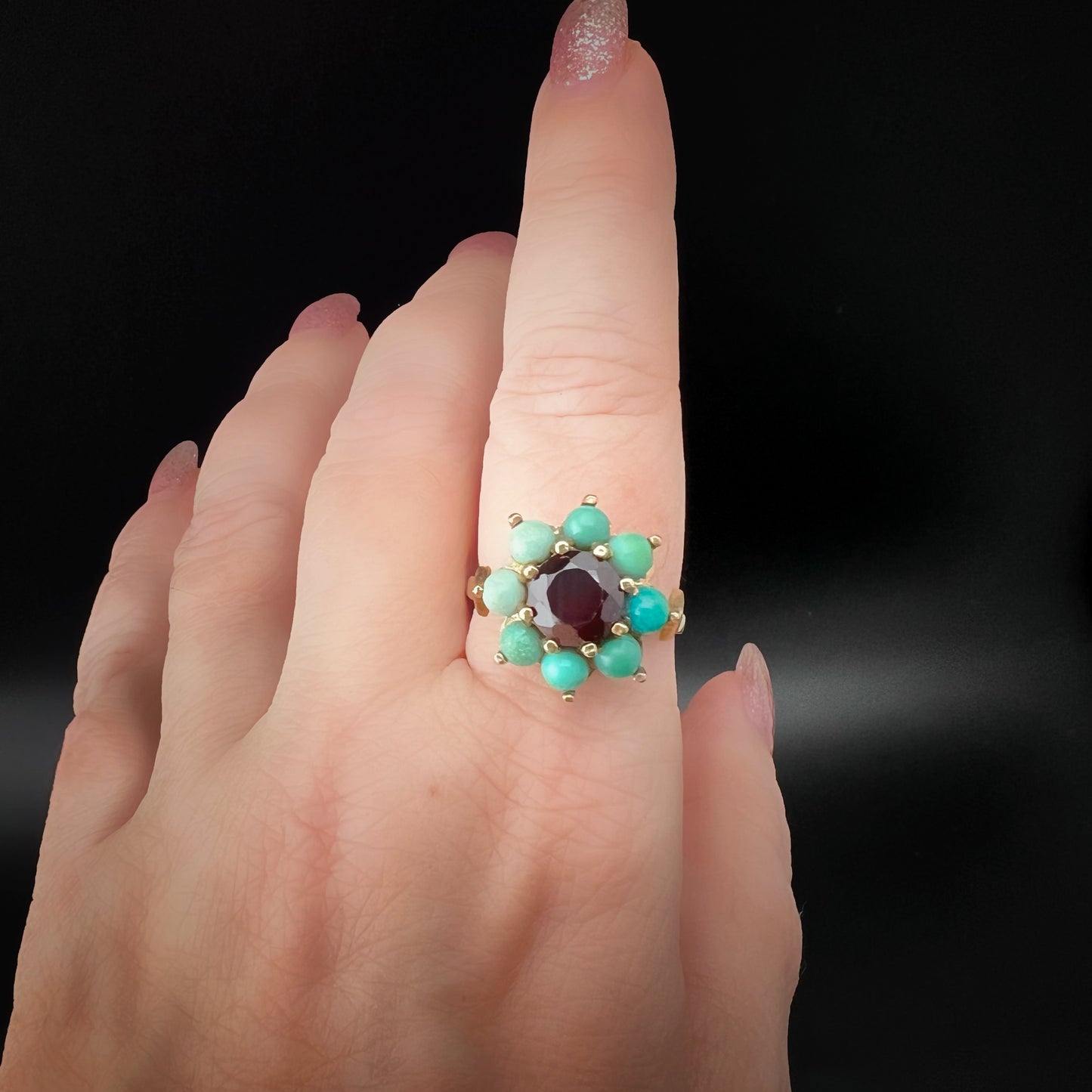 Large Daisy Ring in Yellow Gold with Garnet and Turquoise