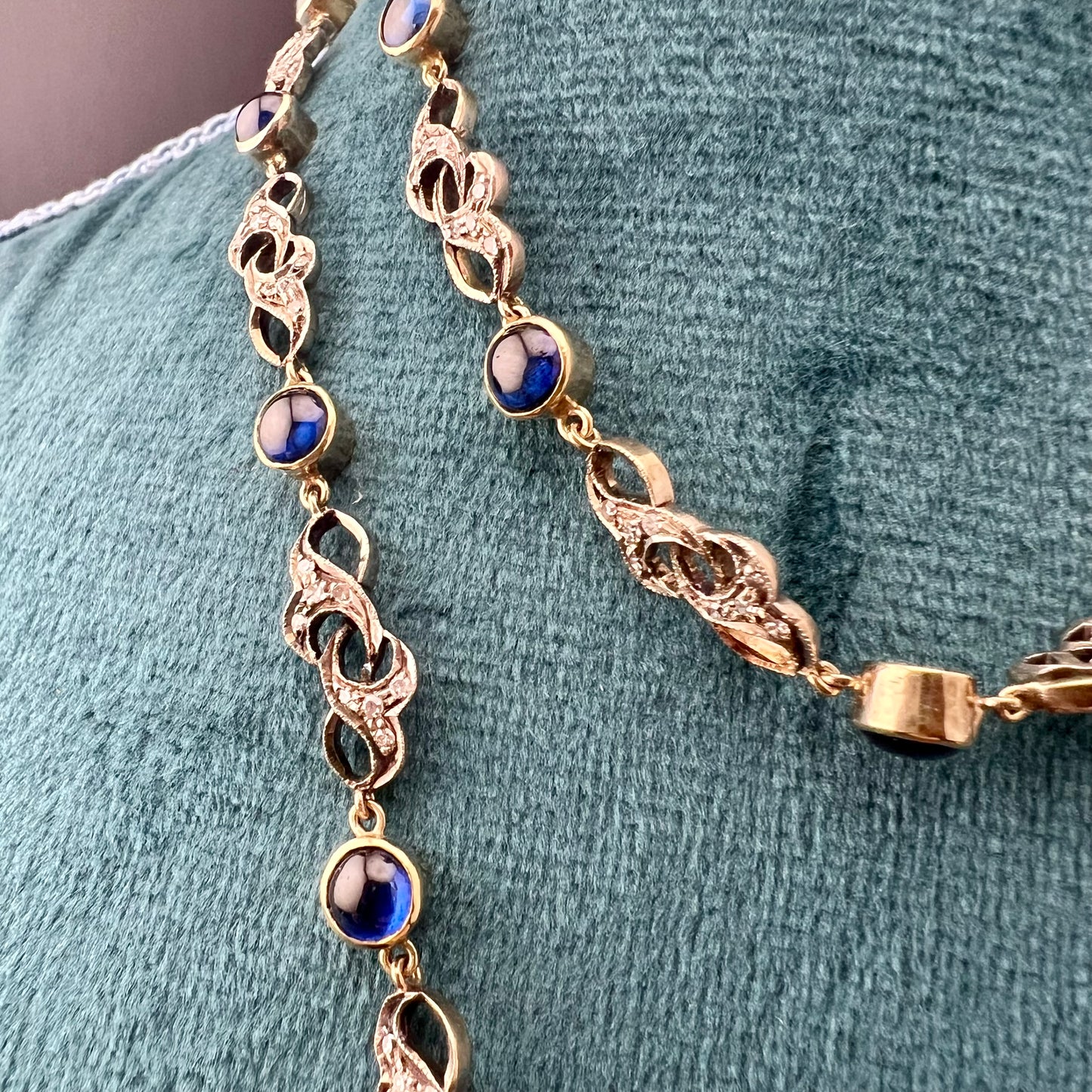 Salzburg necklace in 14-karat yellow gold with cabochon sapphires and diamonds, 54 cm