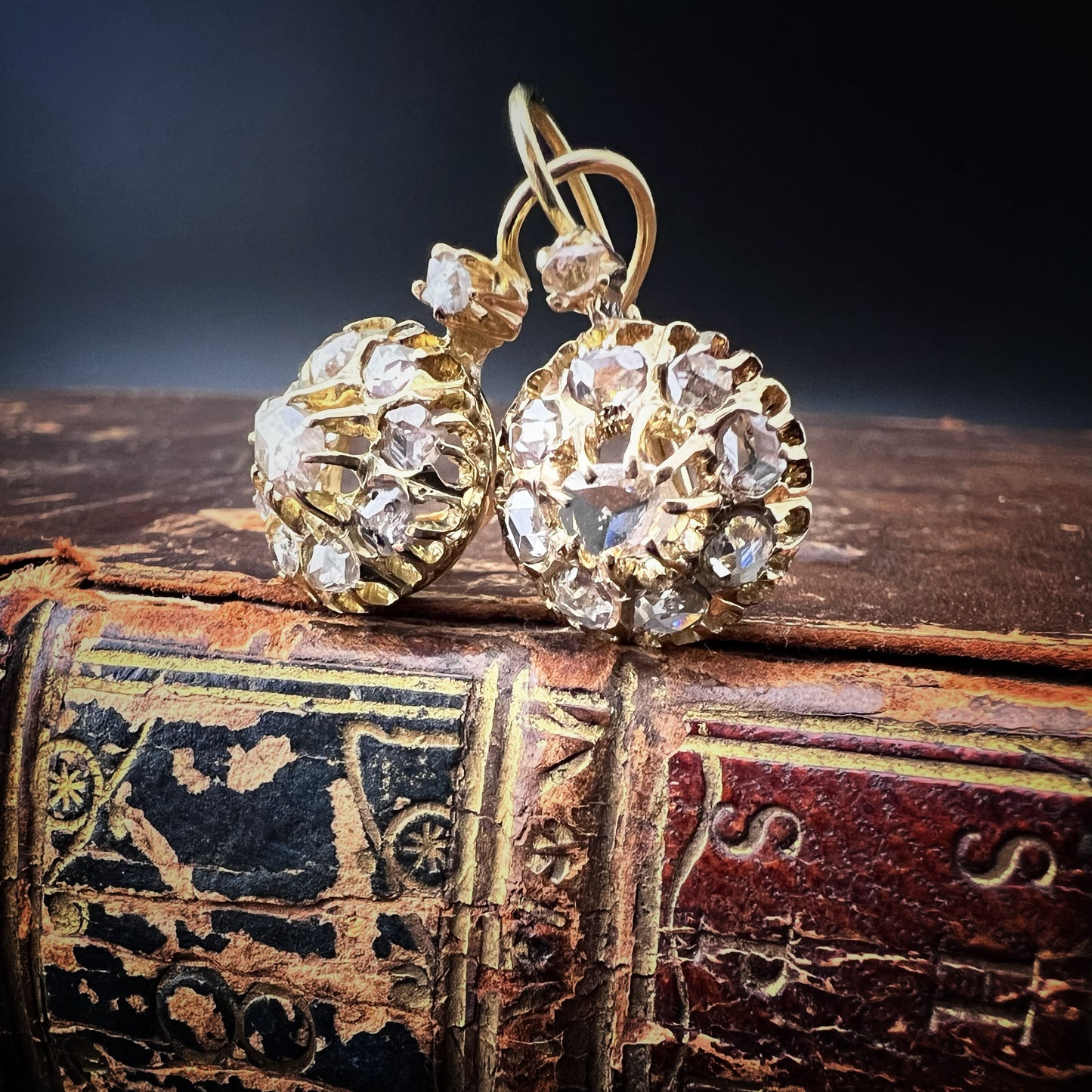Antique Italian earrings in 18k gold and diamonds