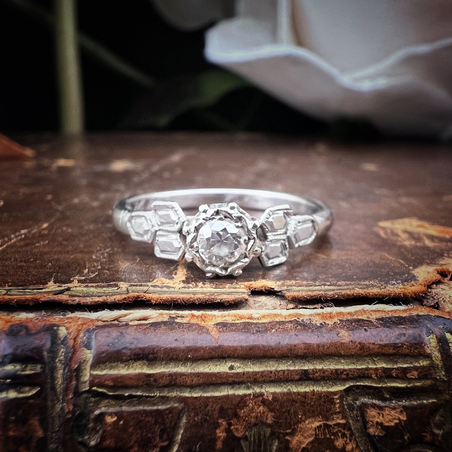 Platin- und Altmine-Diamantring aus dem frühen 20. Jahrhundert