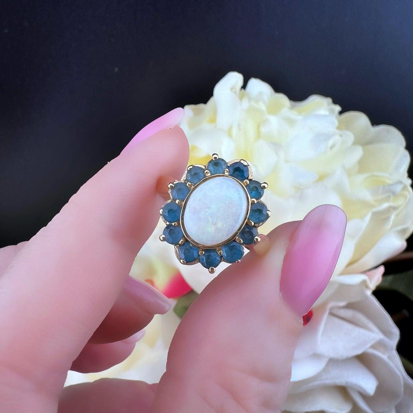 Anello Margherita in Oro Giallo con Opale e Quarzi Azzurri