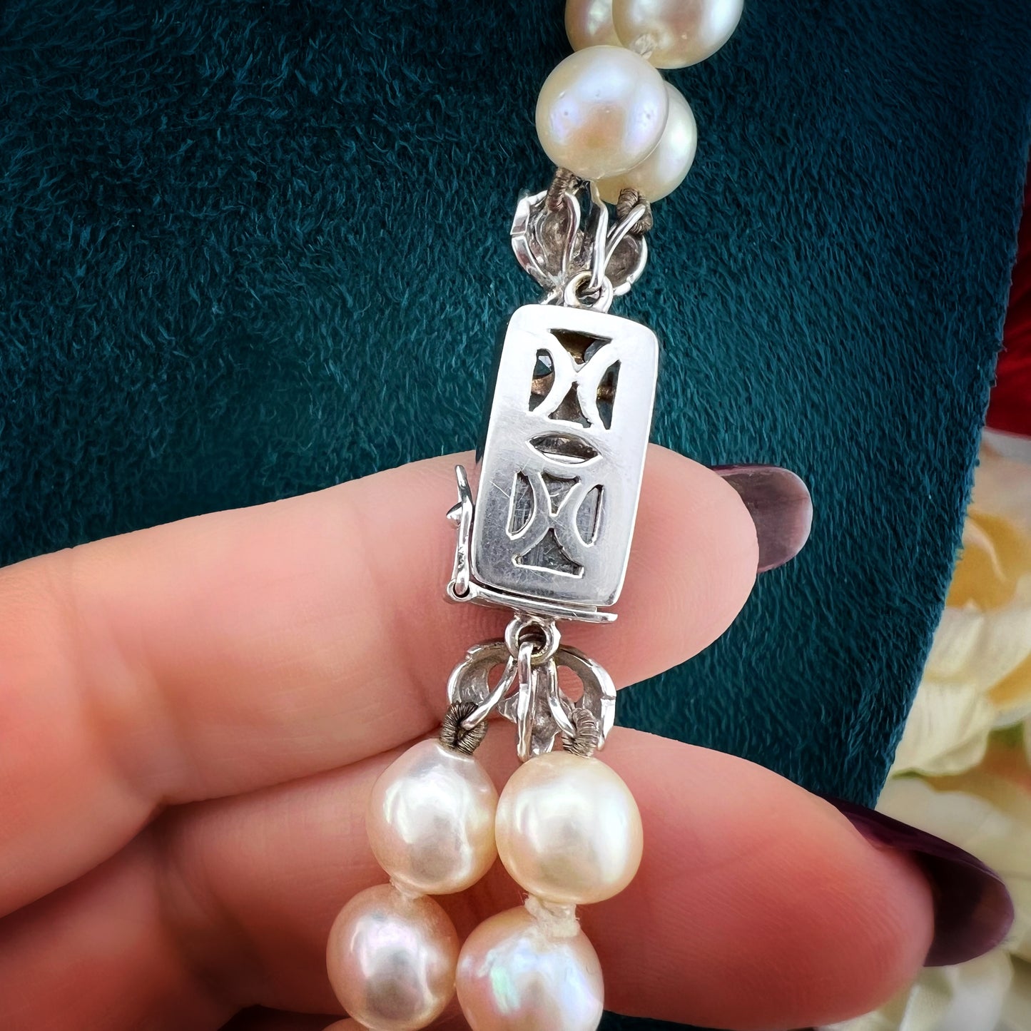 Collana a doppio filo di perle chiusura in oro bianco 18k e diamanti rosa coroné. Italia anni 20