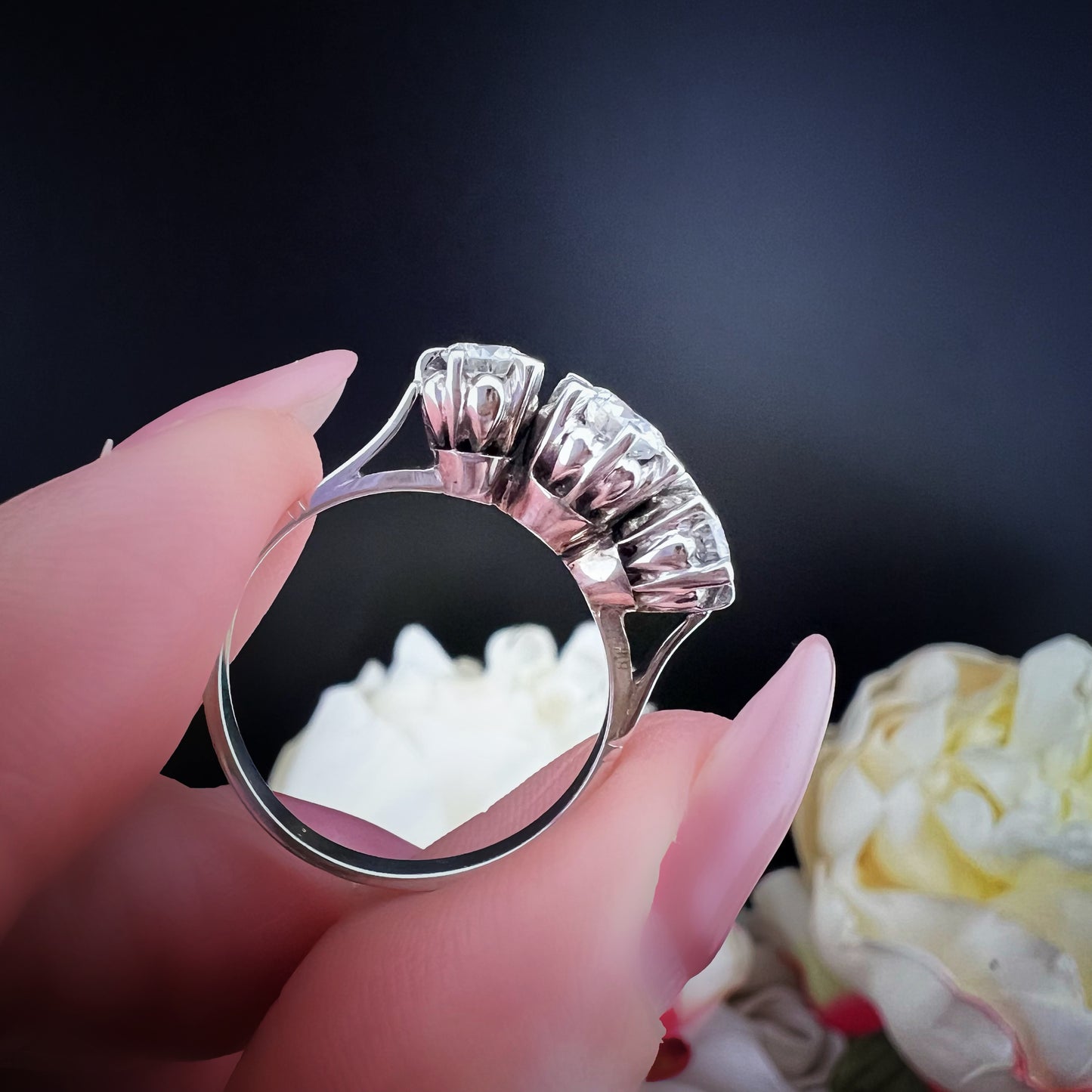 18K white gold and diamond trilogy ring. Italy, c. 1920.