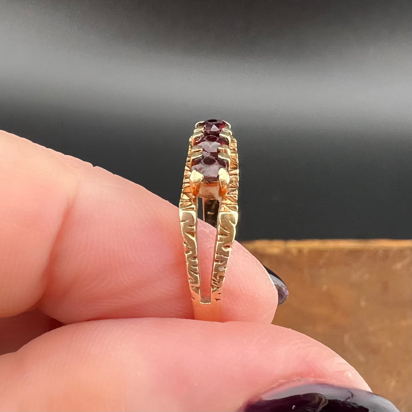 1970s English 9ct gold ring with garnets