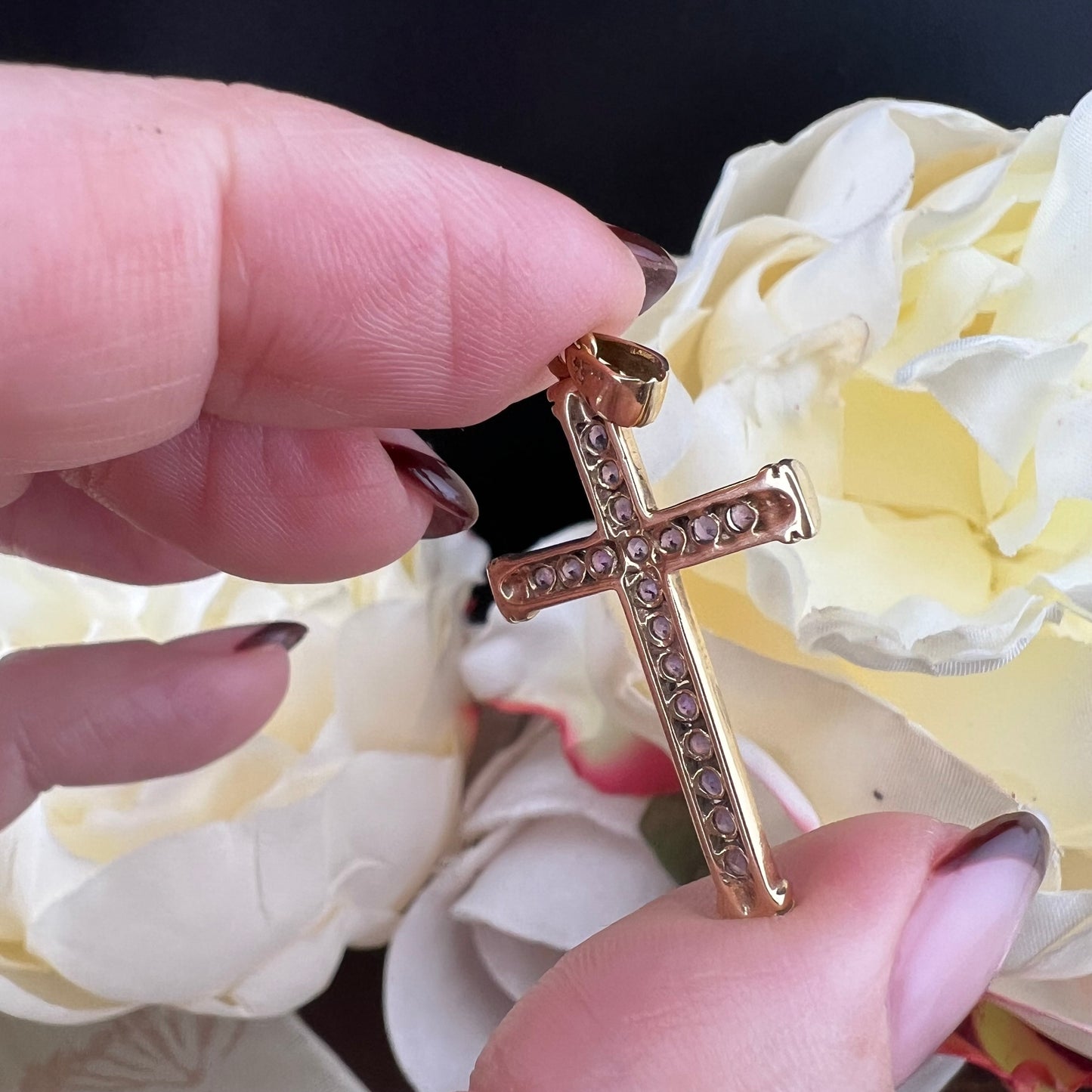 Croce in oro giallo con ametiste