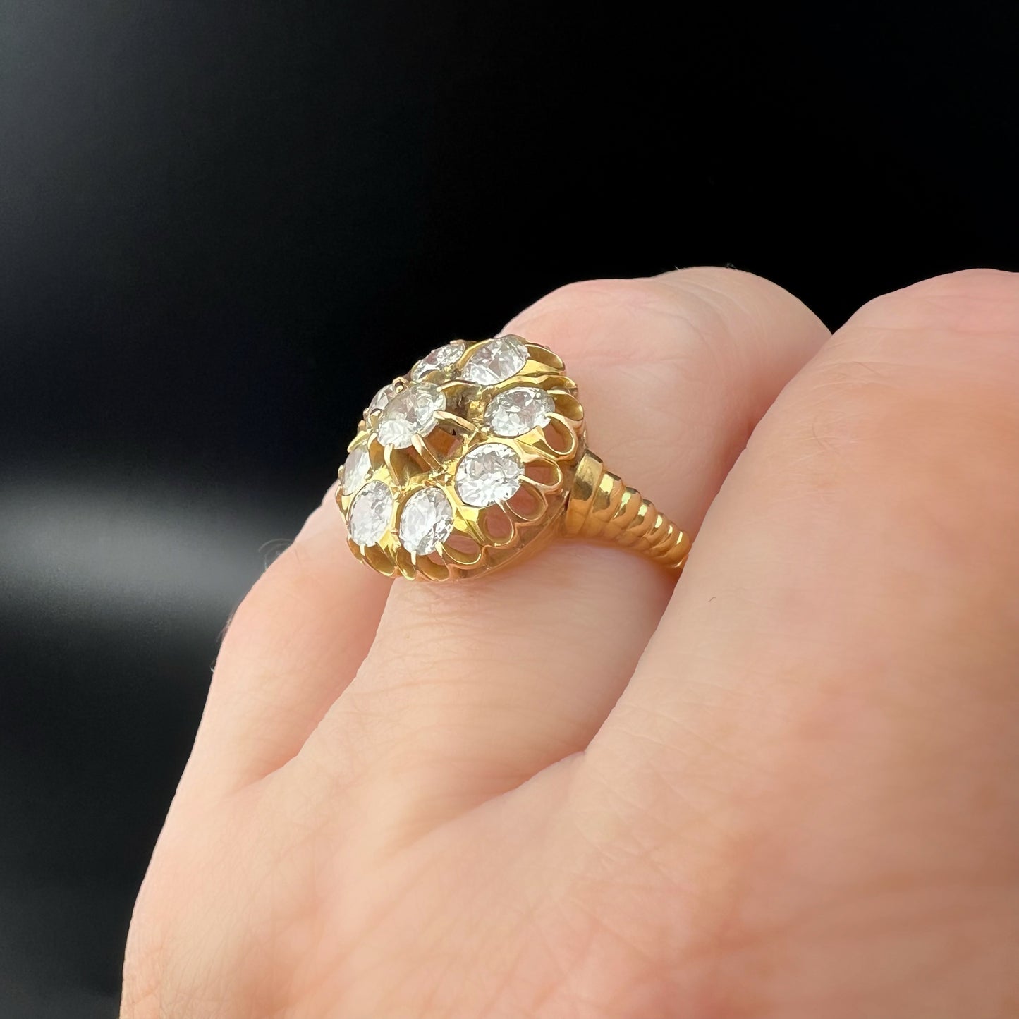 Antique Large Daisy Ring in 18K Gold with Old Mine Cut Diamonds