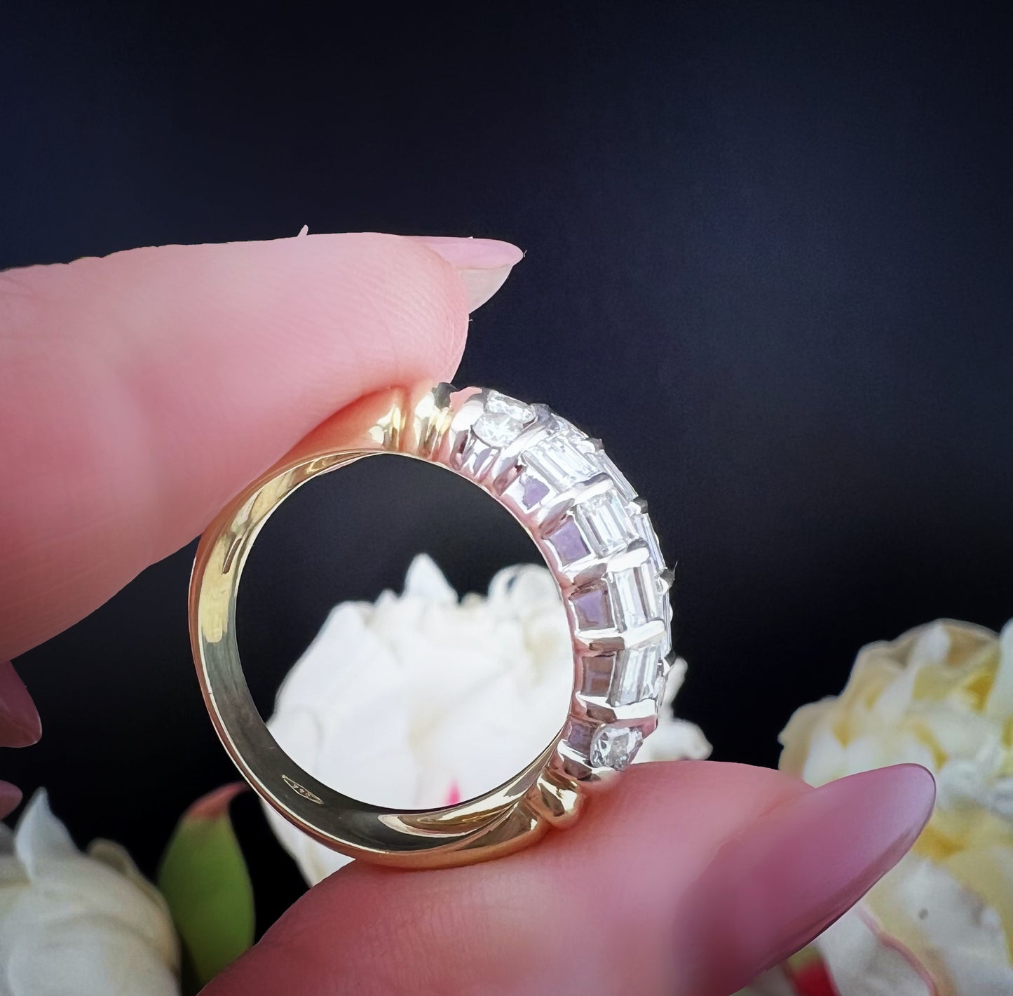 Vintage-Bandring aus 18 Karat Gelbgold mit Baguette- und runden Diamanten – insgesamt 2,31 ct