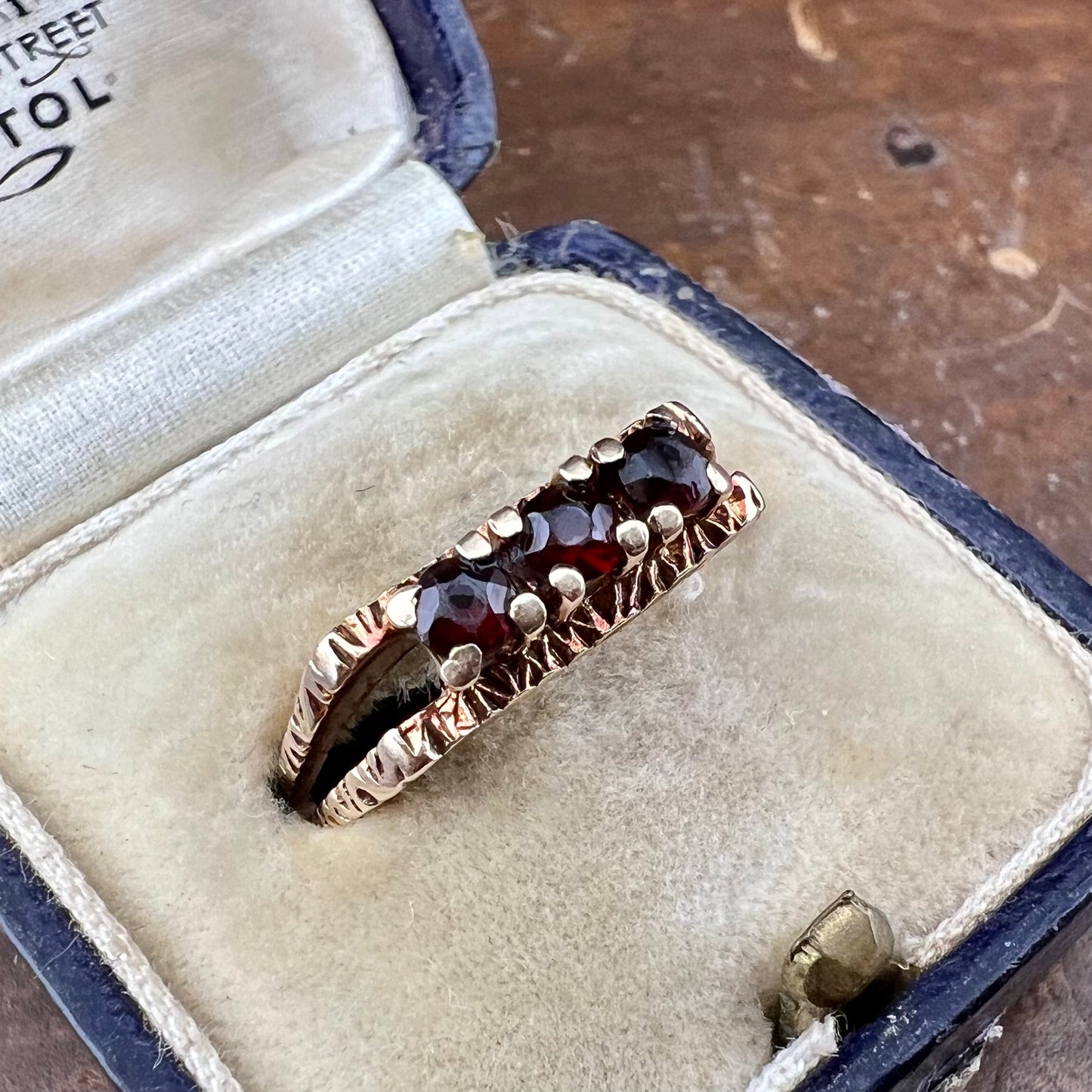1970s English 9ct gold ring with garnets