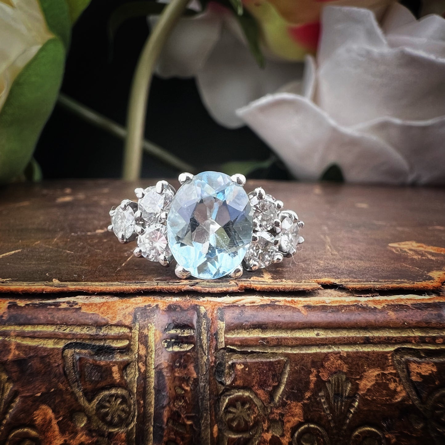 18k white gold ring with 1.20ct diamonds and 2.80ct blue topaz