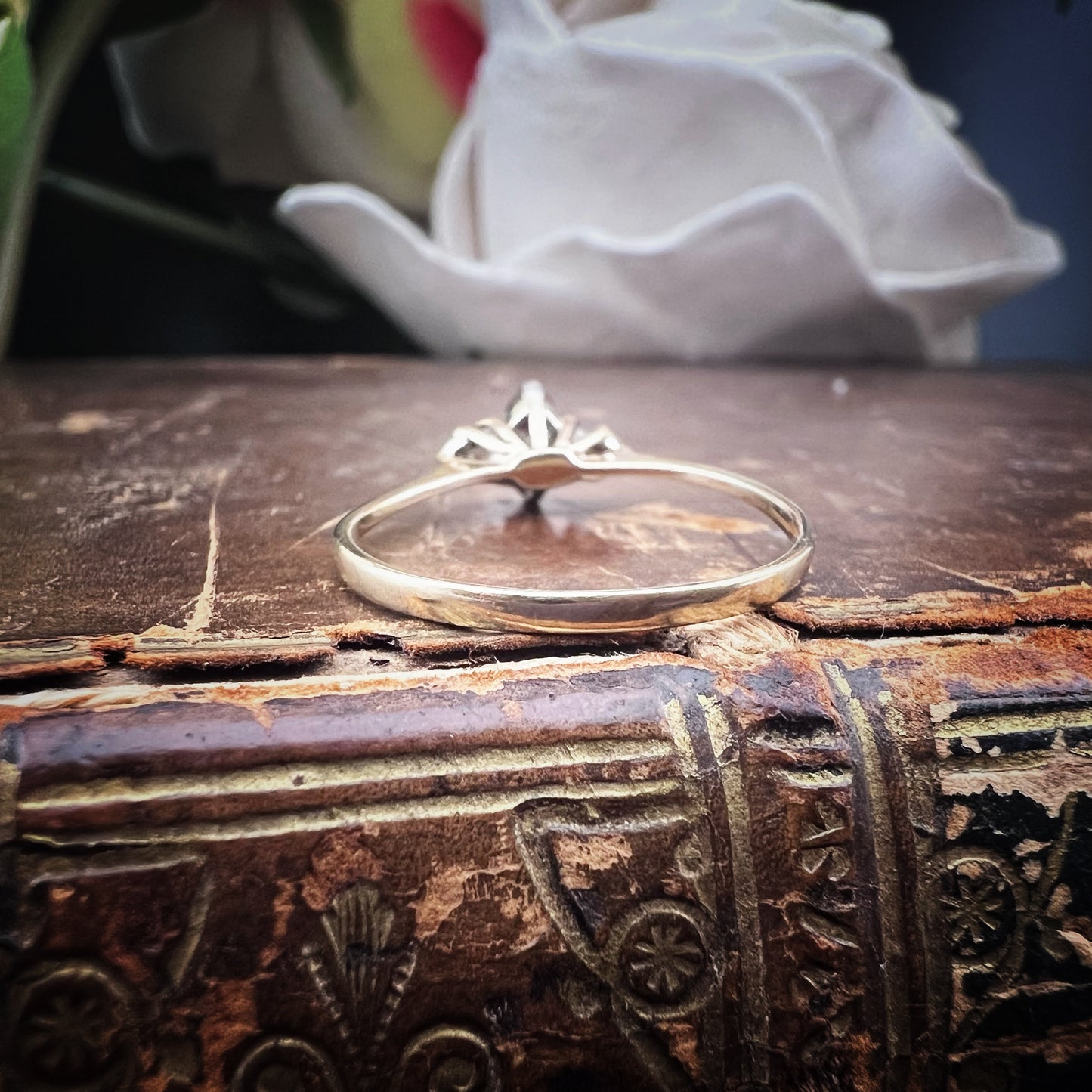 Anello Vintage con Rubini e Diamanti – Sheffield, 1983