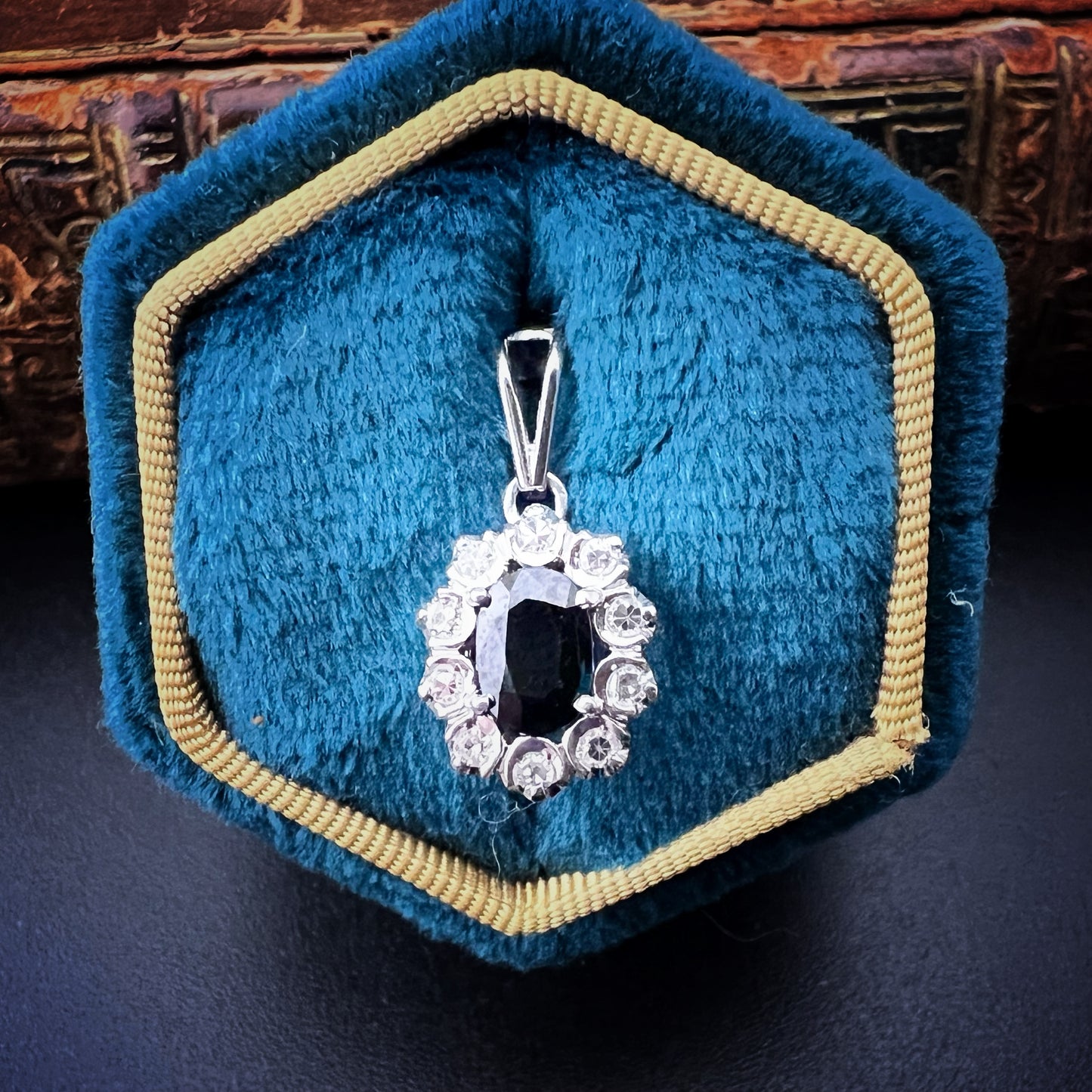 18K gold sapphire and diamond daisy pendant