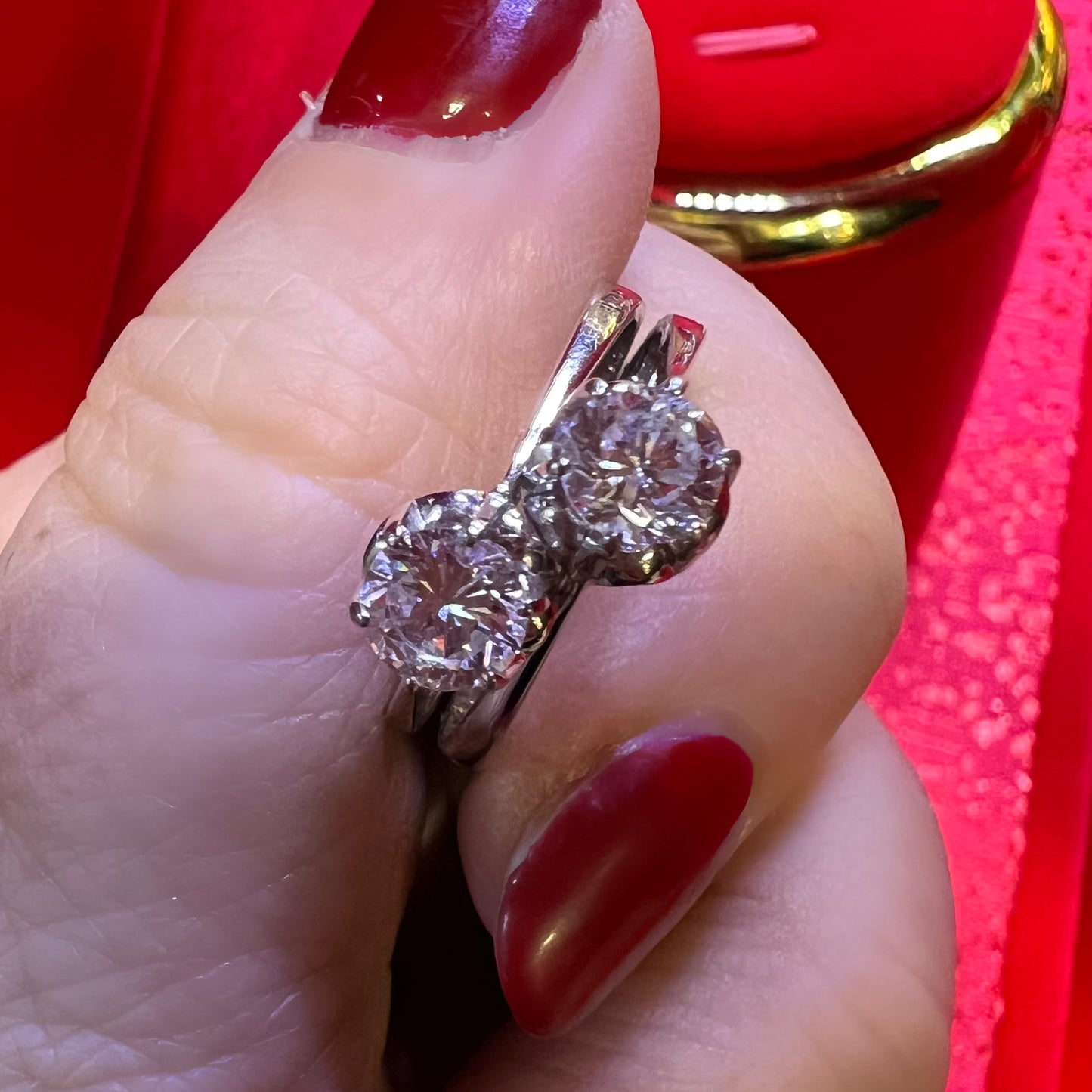 Anello “toi et moi” o contrariè oro bianco 18 kt e diamanti .52/.55 - .46/.48 ct. GIA