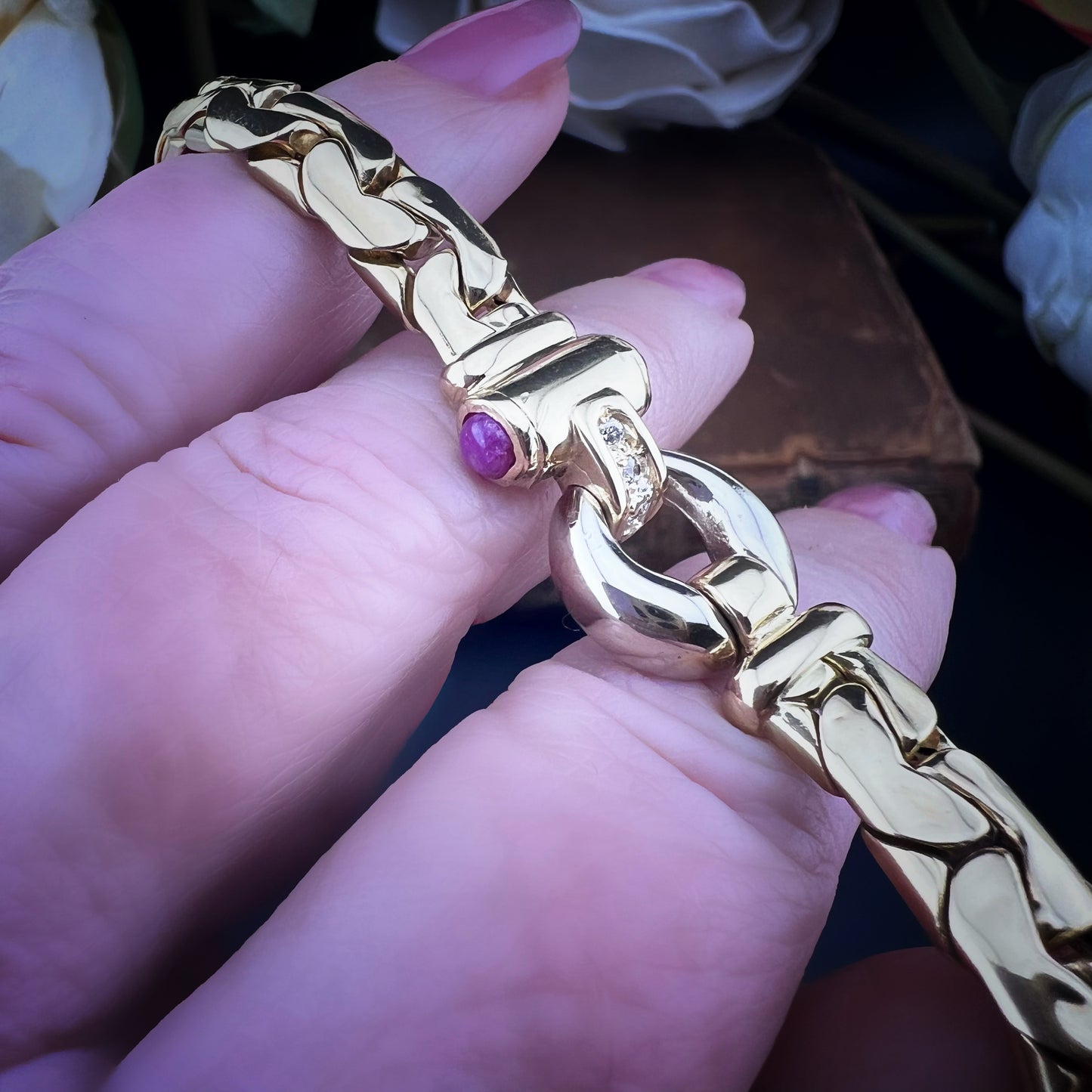 Vintage-Schlangenarmband aus 18 Karat Gelbgold mit Kobra-Glied, Rubinen und Diamanten – 1970er