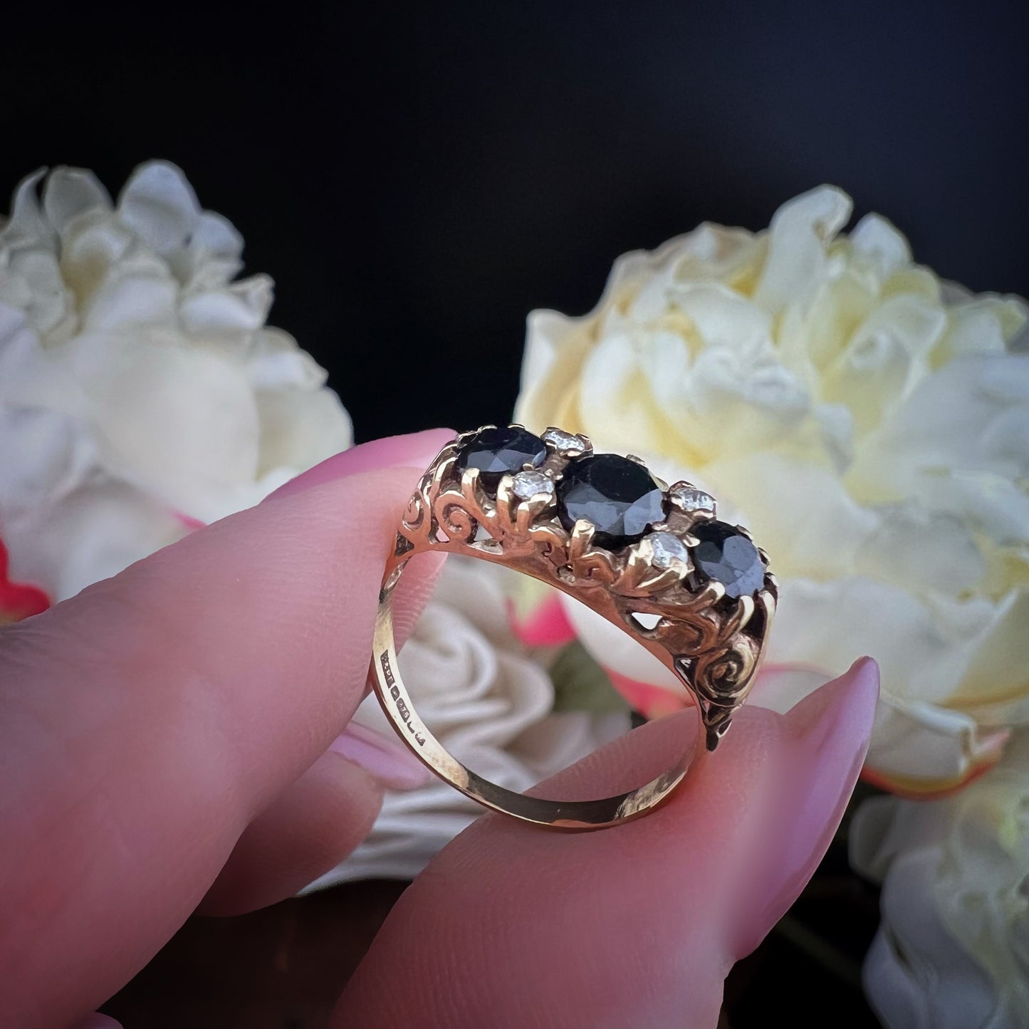 Band ring with three sapphires and diamonds