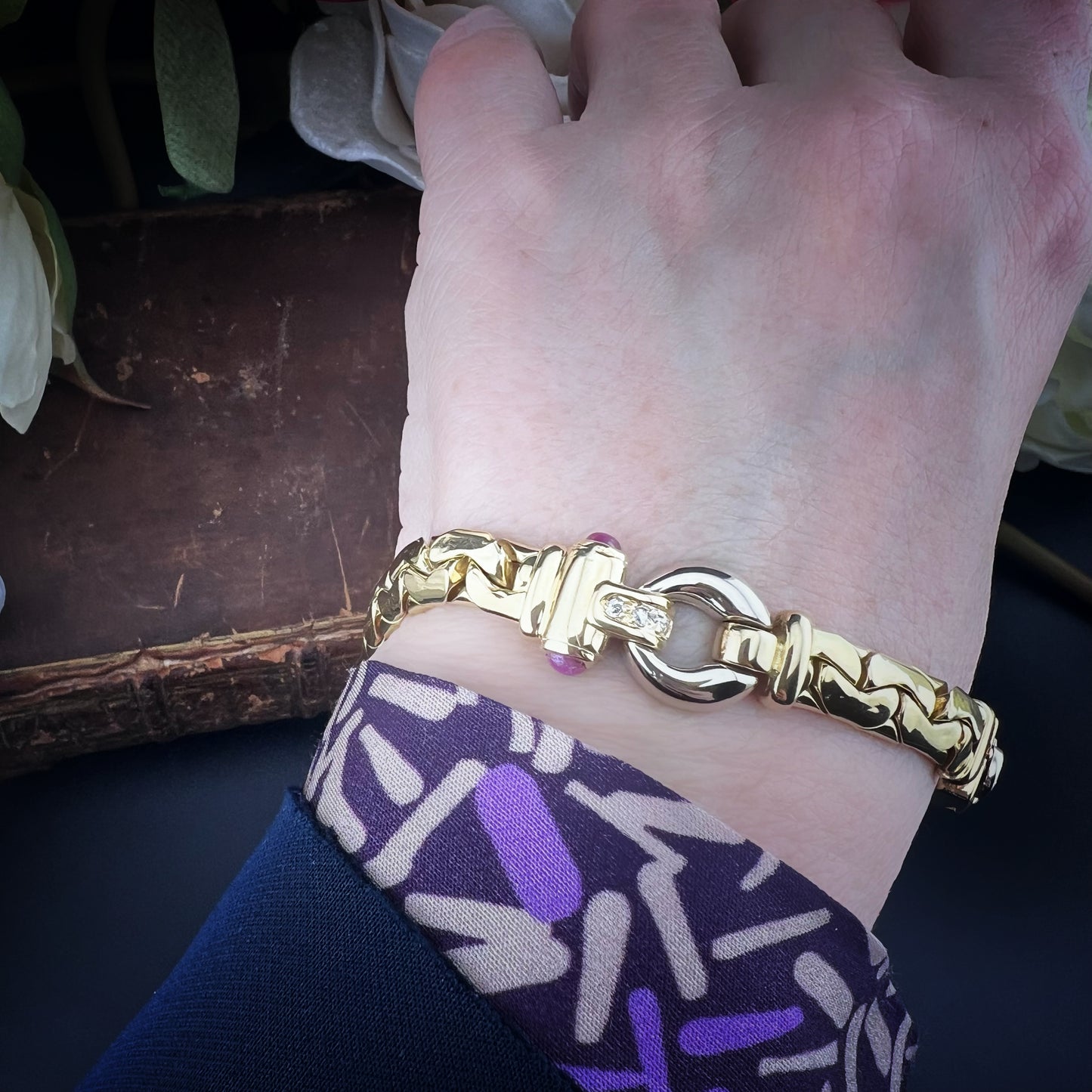 Vintage-Schlangenarmband aus 18 Karat Gelbgold mit Kobra-Glied, Rubinen und Diamanten – 1970er