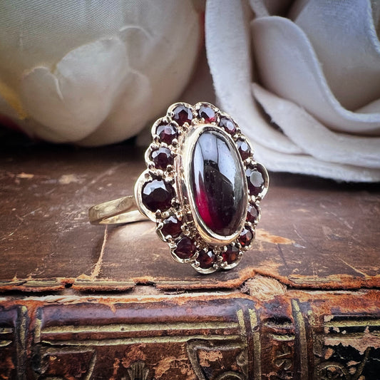 Vintage Gold Gänseblümchen Ring mit Cabochon Granat