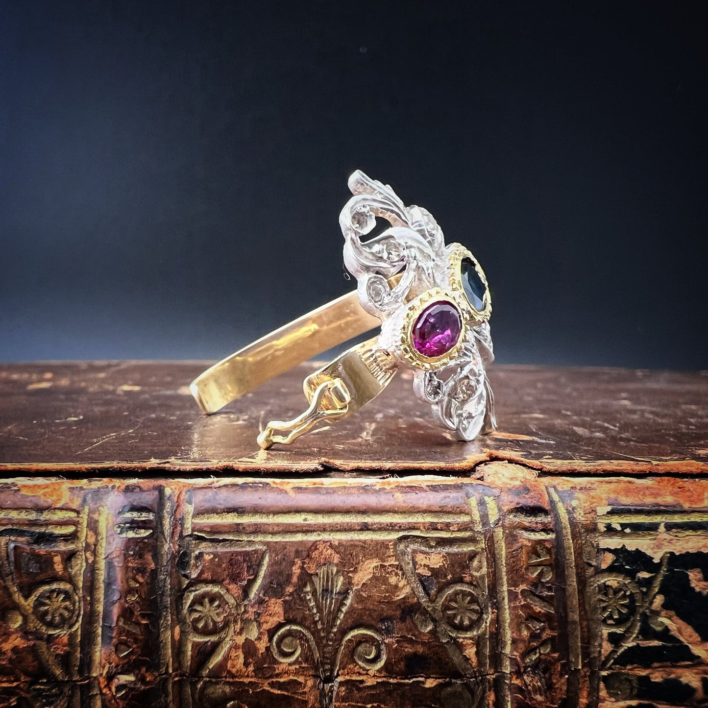 Vintage 18k yellow gold pearl clasp with sapphire, rubies and diamonds