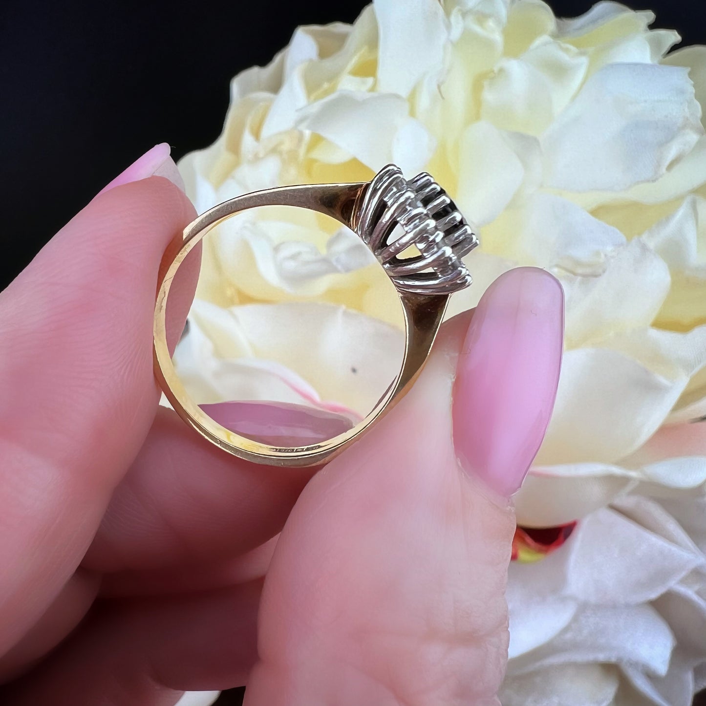 Anello Vintage a Margherita in oro con Zaffiro e Diamanti