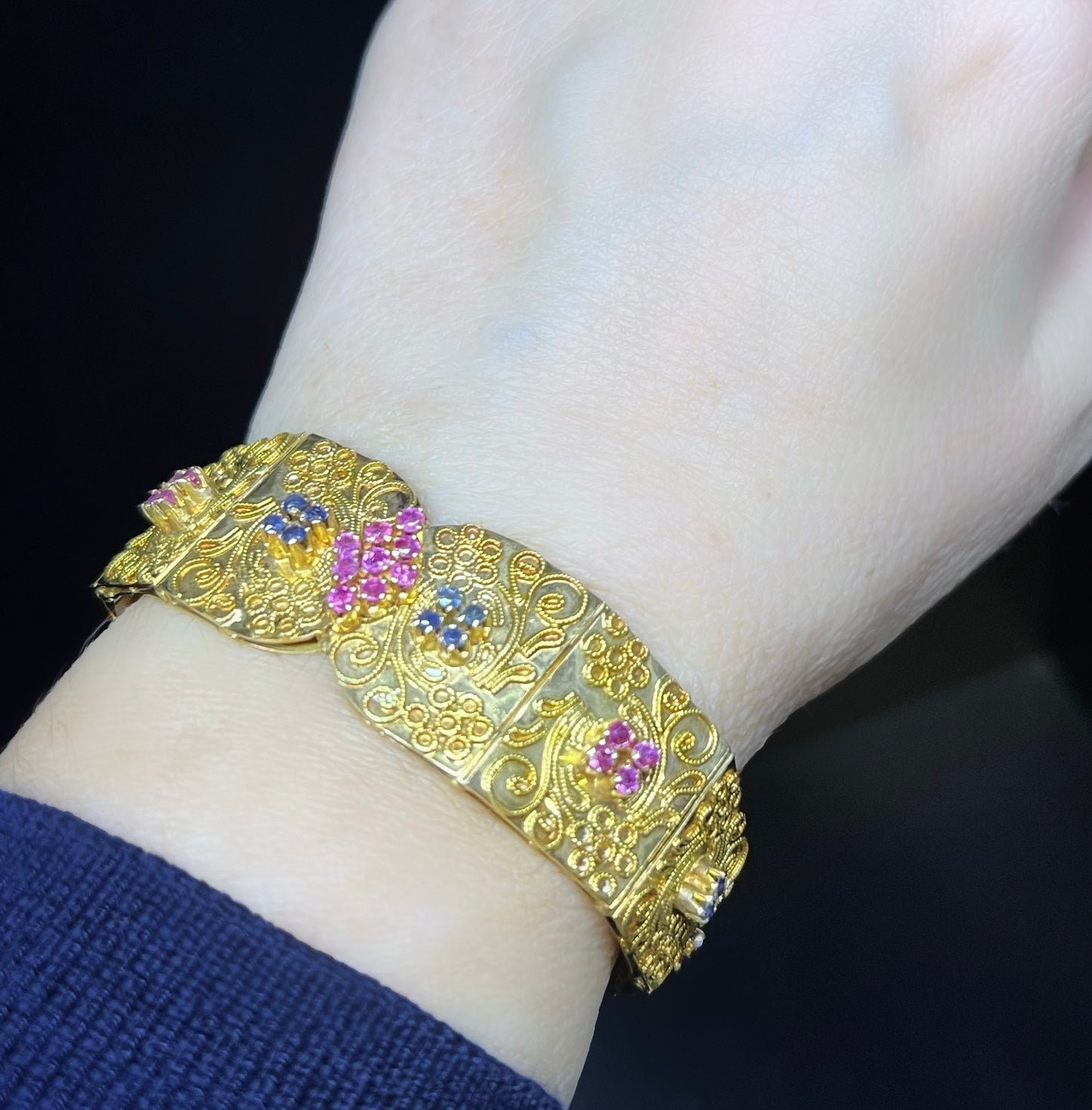 18K yellow gold bracelet with filigree, rubies, sapphires