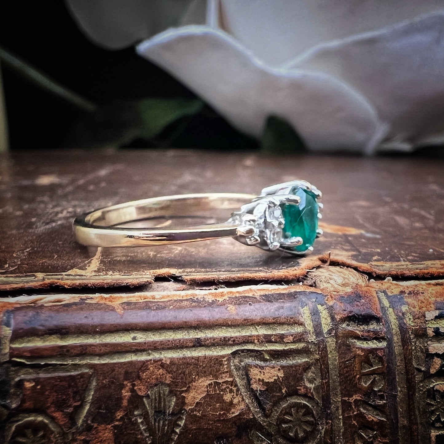 Smaragd- und Diamantring