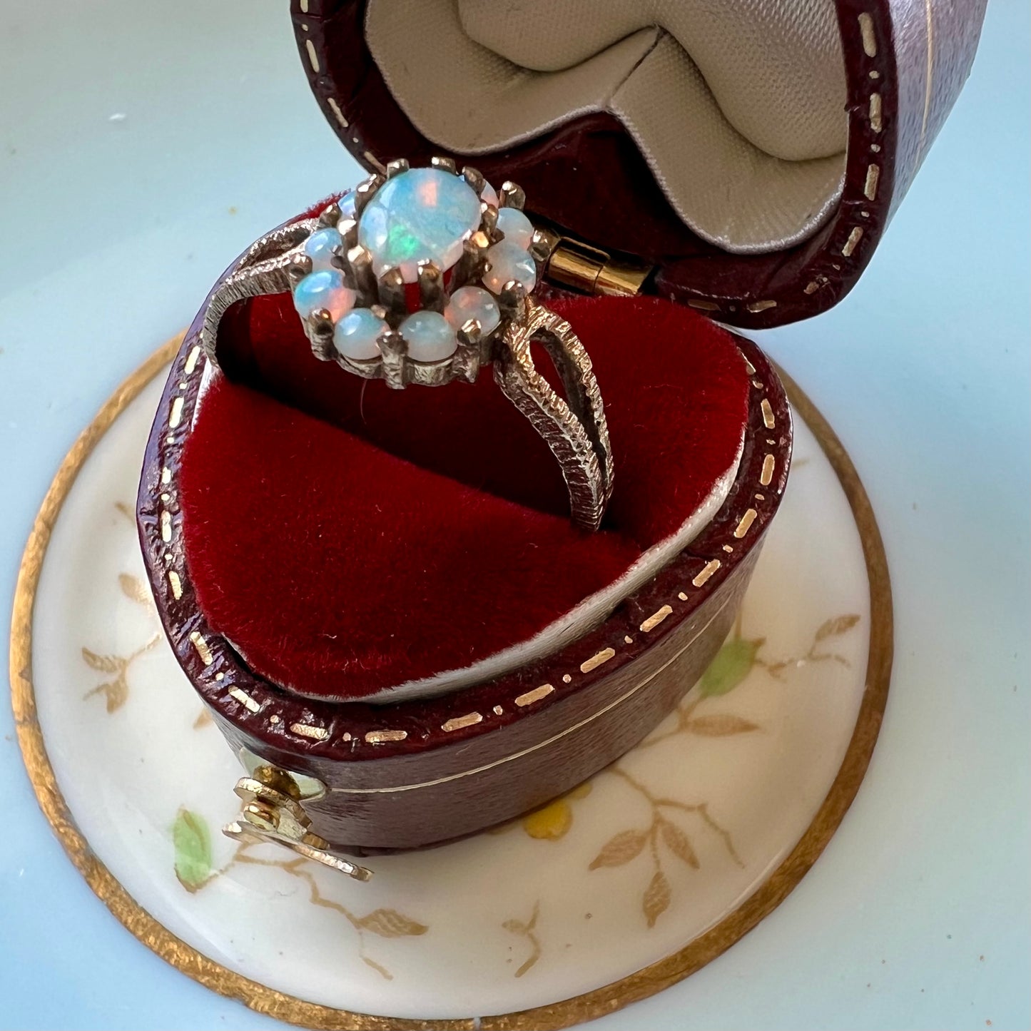 Daisy ring with opals