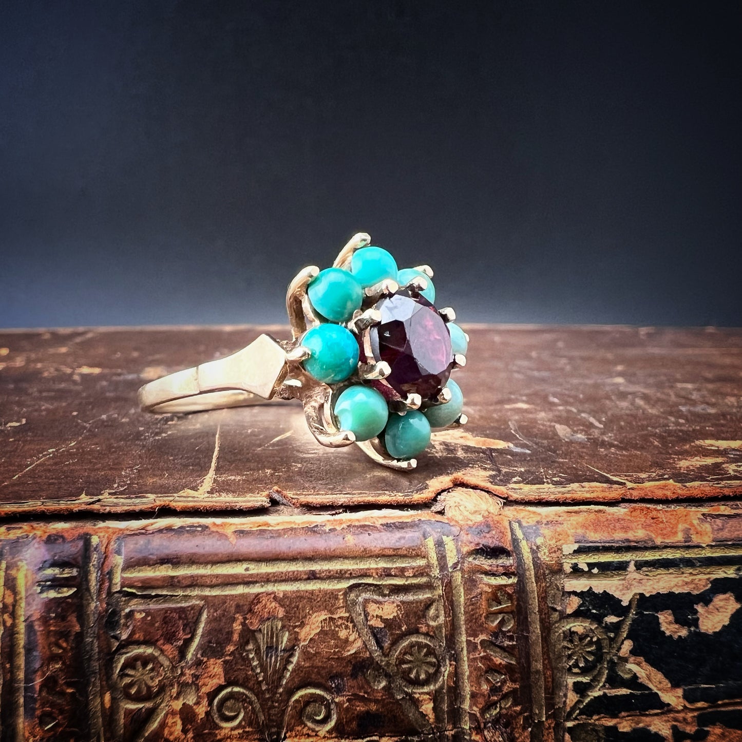 Large Daisy Ring in Yellow Gold with Garnet and Turquoise