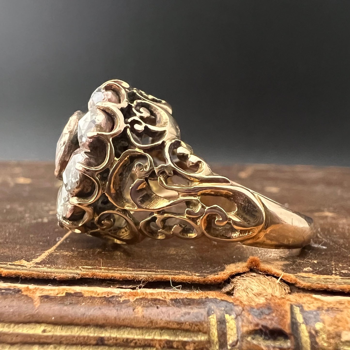 Large ring from the early 19th century in 18 ct gold and rose-cut diamonds for approximately 2 ct