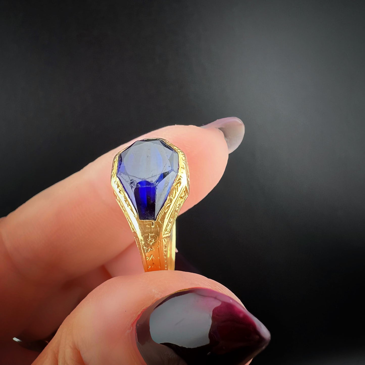 Men's 18k gold ring with synthetic sapphire, c. 1920