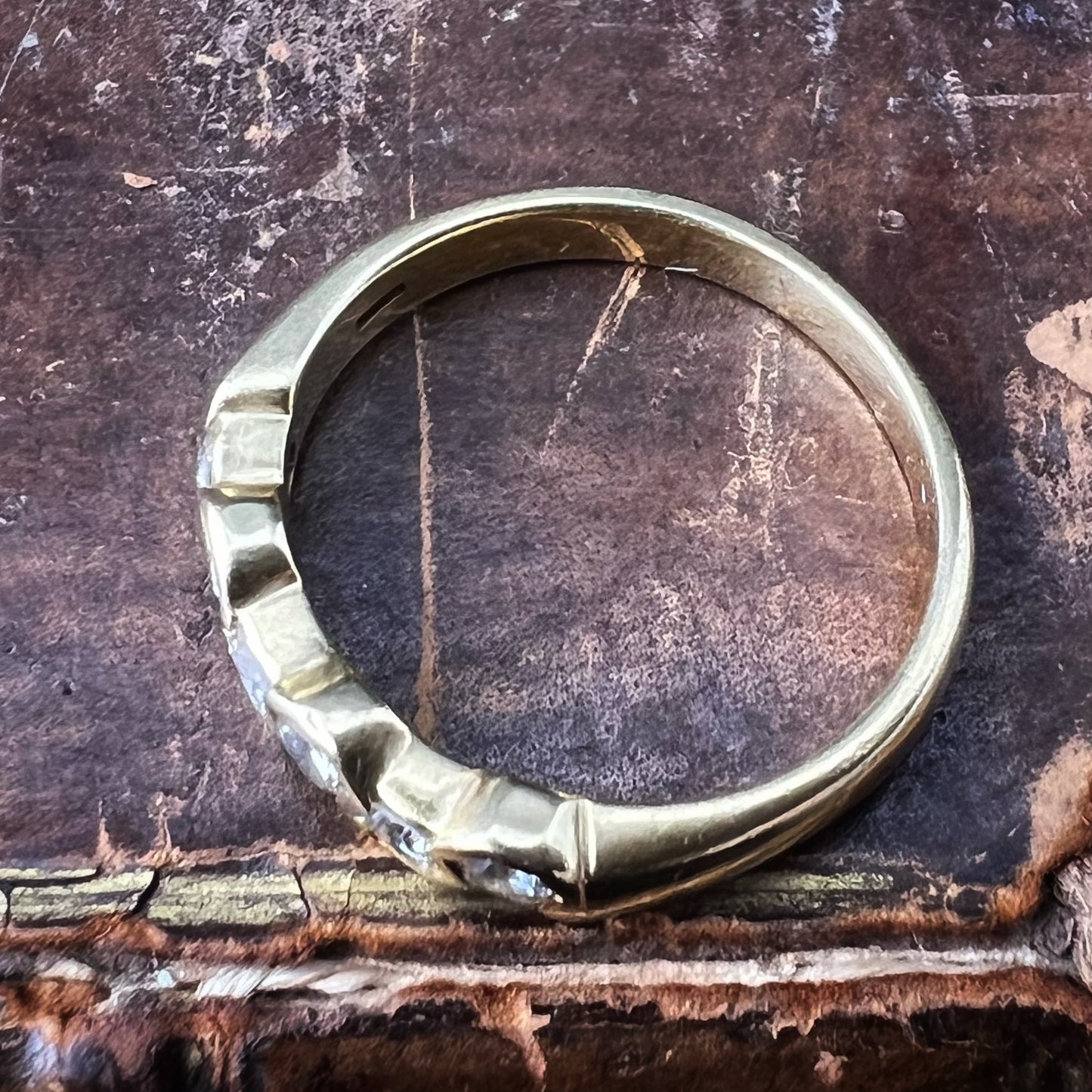 18k gold Riviera wedding ring with honeycomb diamonds