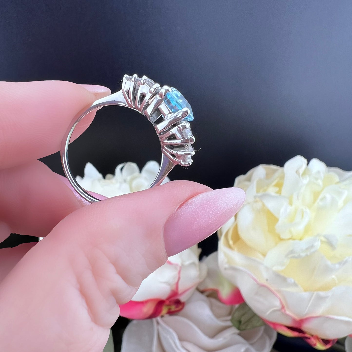 18k white gold ring with 1.20ct diamonds and 2.80ct blue topaz