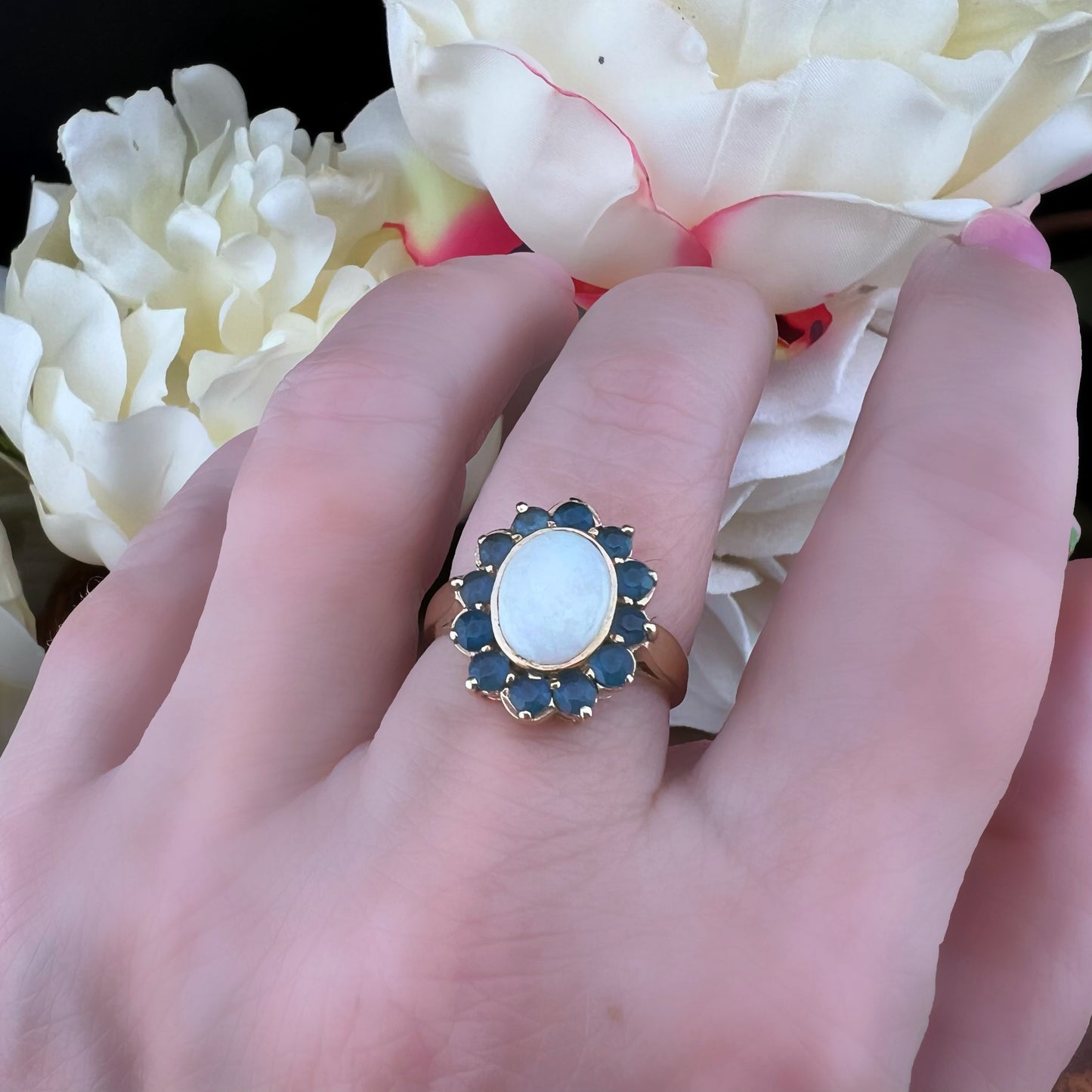 Anello Margherita in Oro Giallo con Opale e Quarzi Azzurri