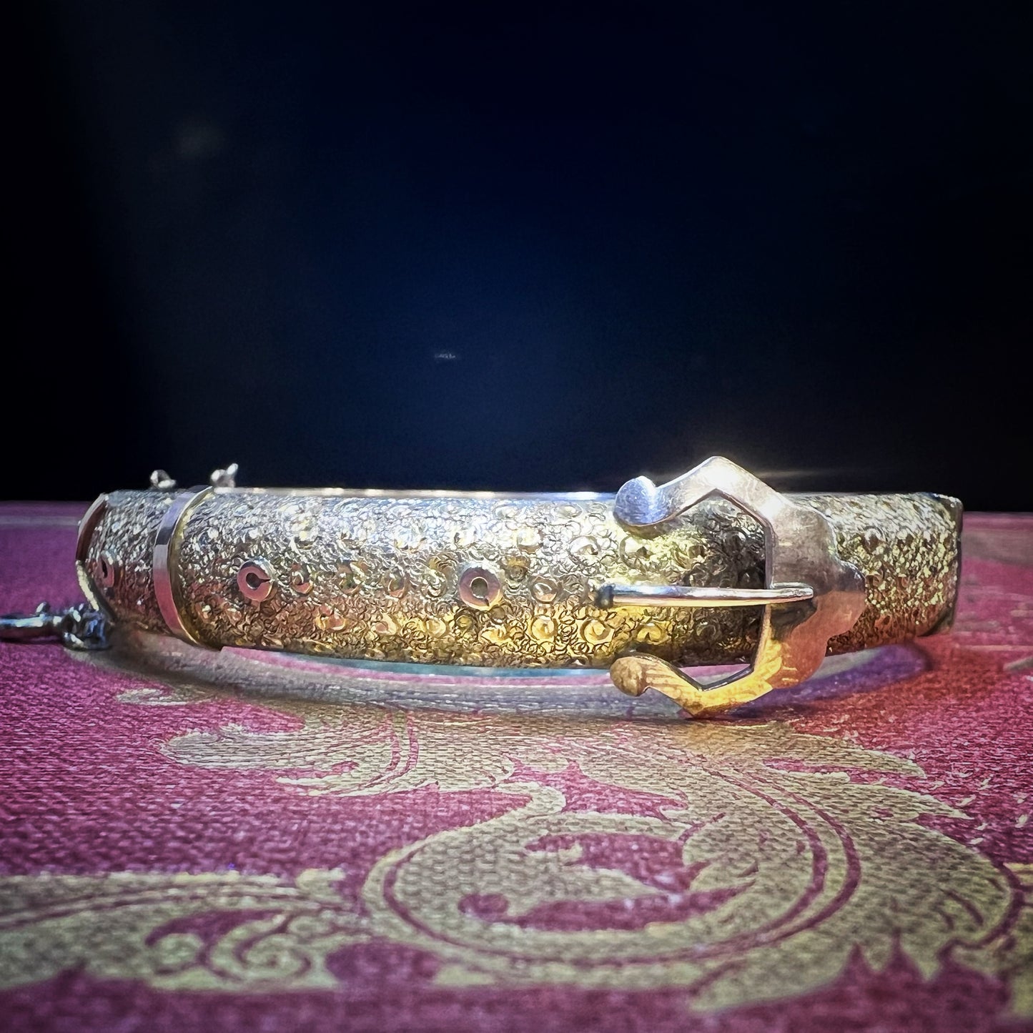 Antique rigid cuff bracelet with buckle decoration - Birmingham late 19th century