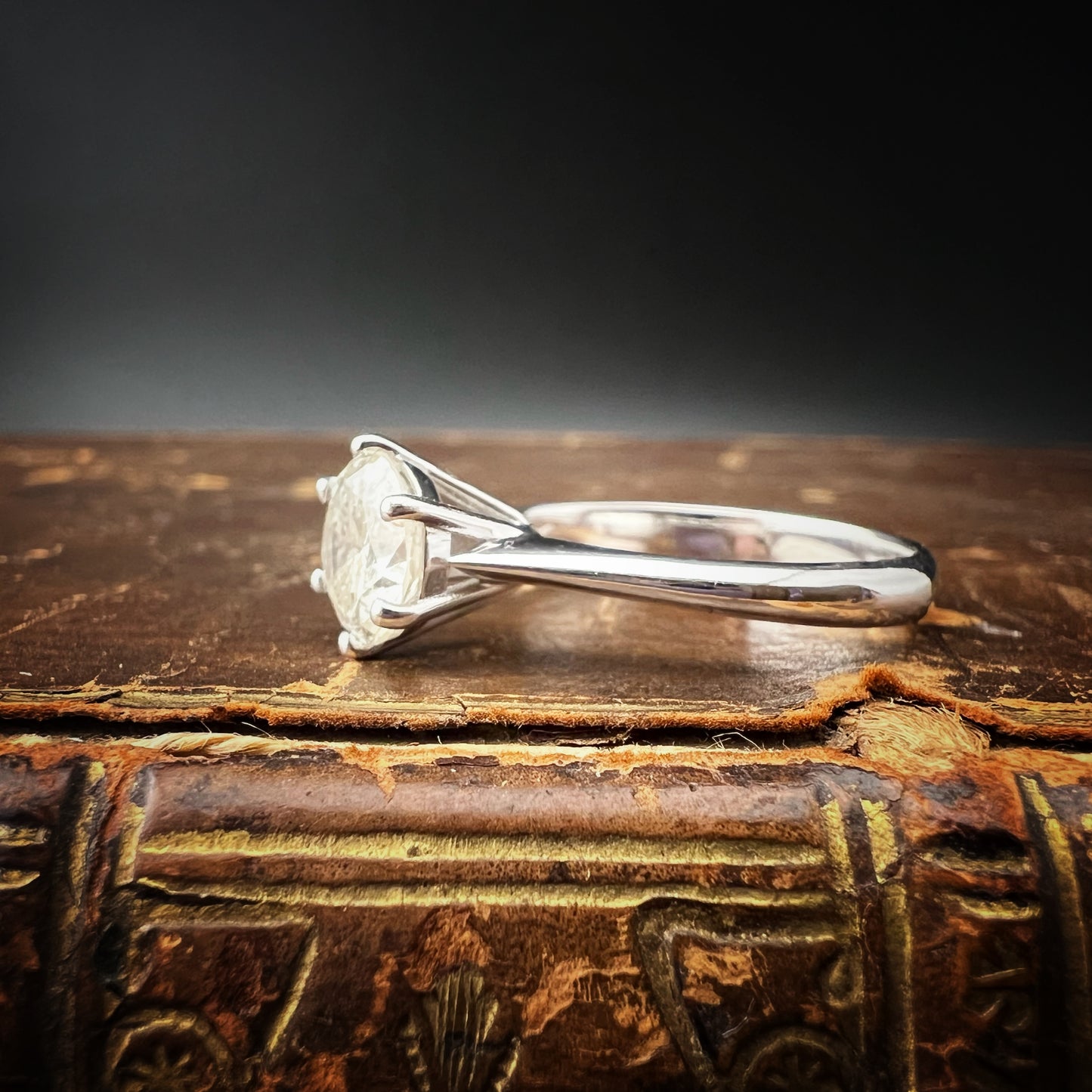 18K gold solitaire ring with 1.20 ct brilliant-cut diamond