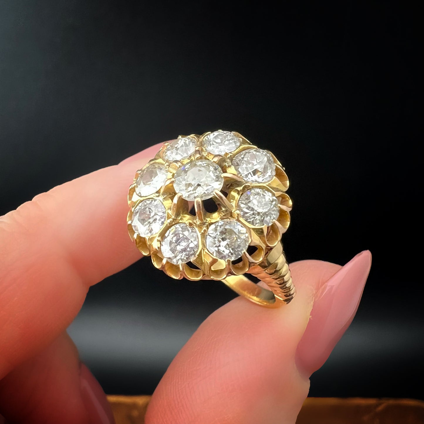 Antique Large Daisy Ring in 18K Gold with Old Mine Cut Diamonds