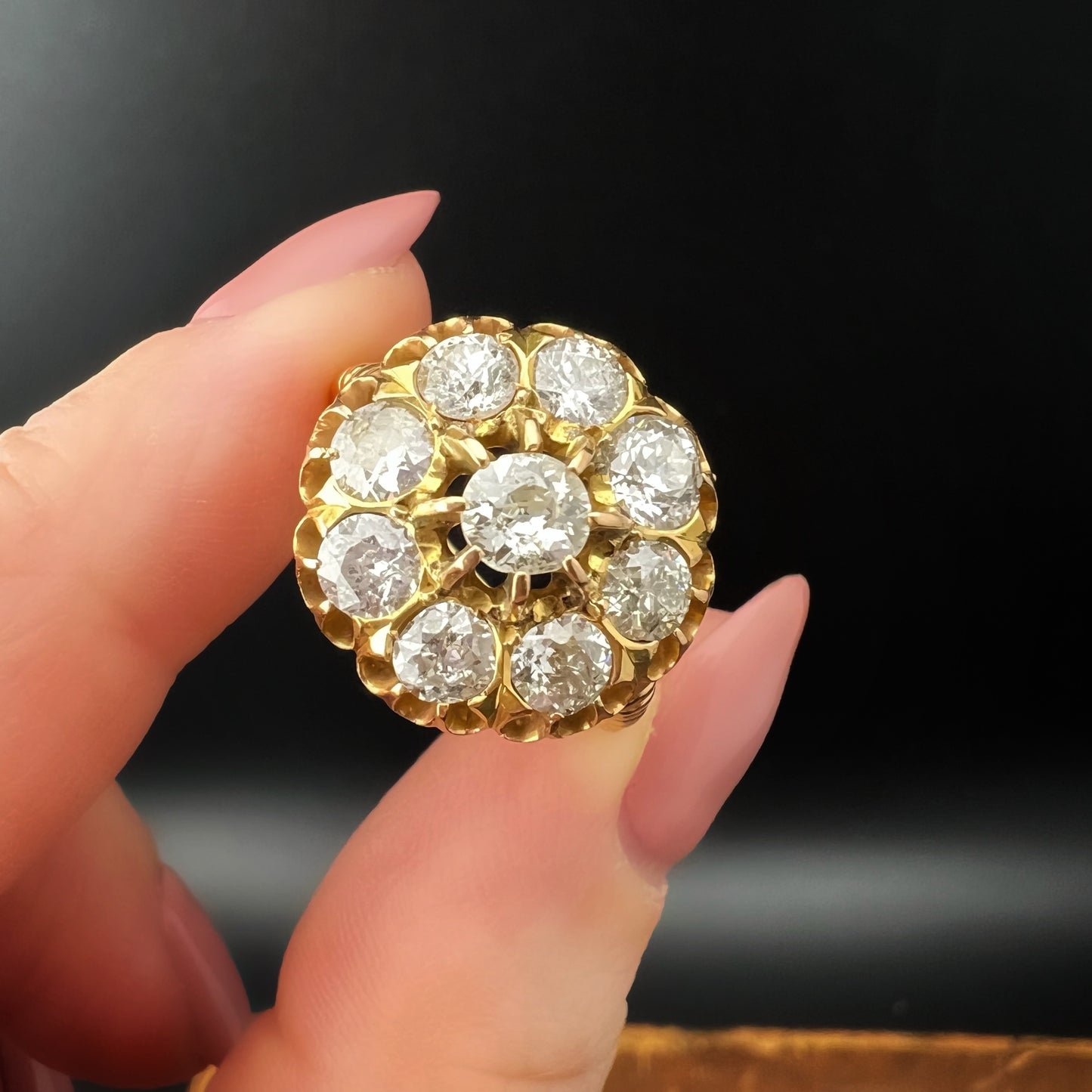 Antique Large Daisy Ring in 18K Gold with Old Mine Cut Diamonds