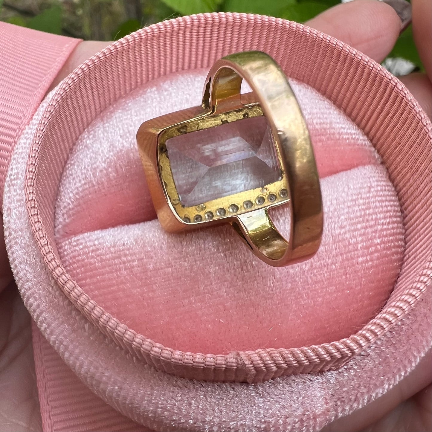 18-karätiger Goldring mit Aquamarin und Diamanten. Italien, 1960.