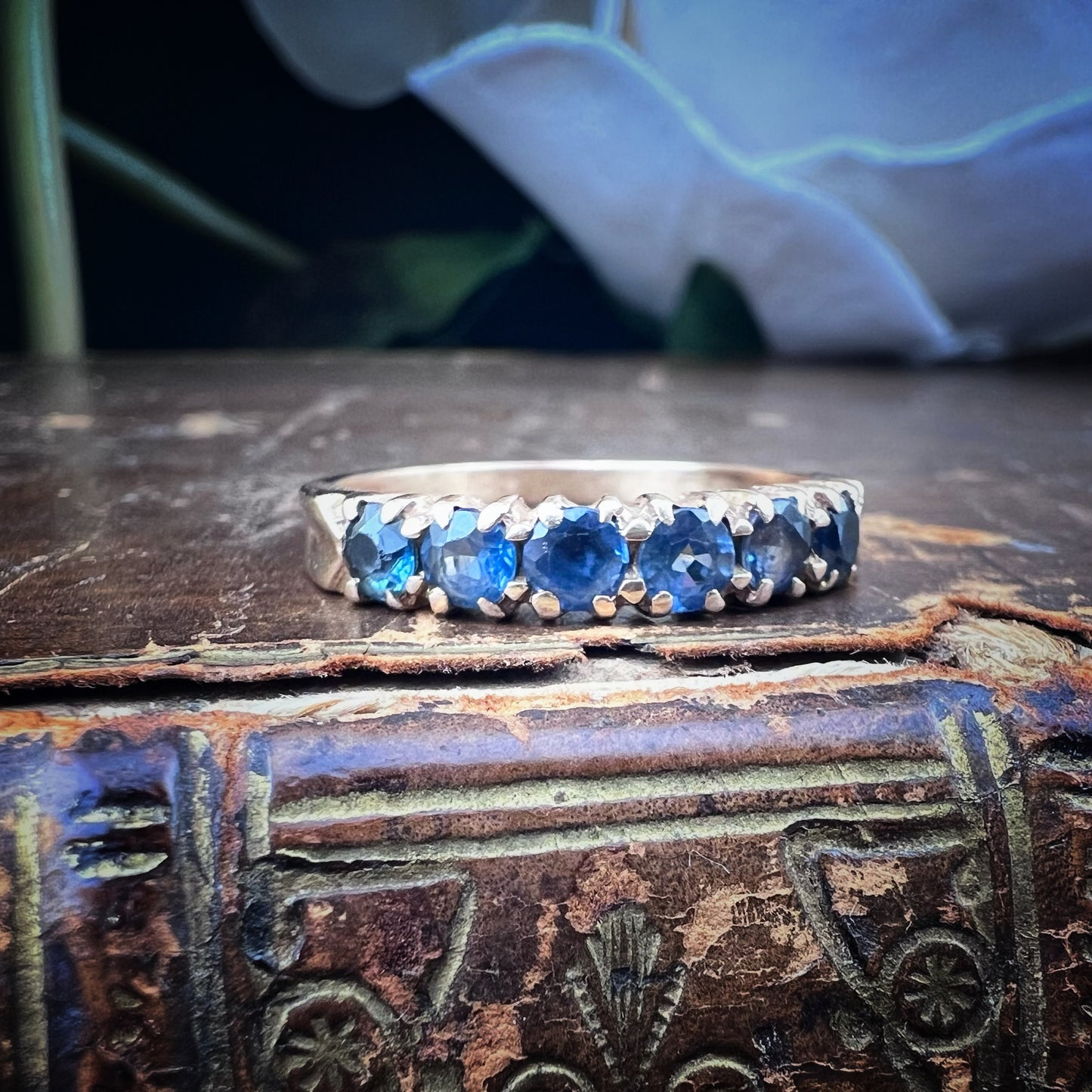 Wedding ring with 6 blue sapphires