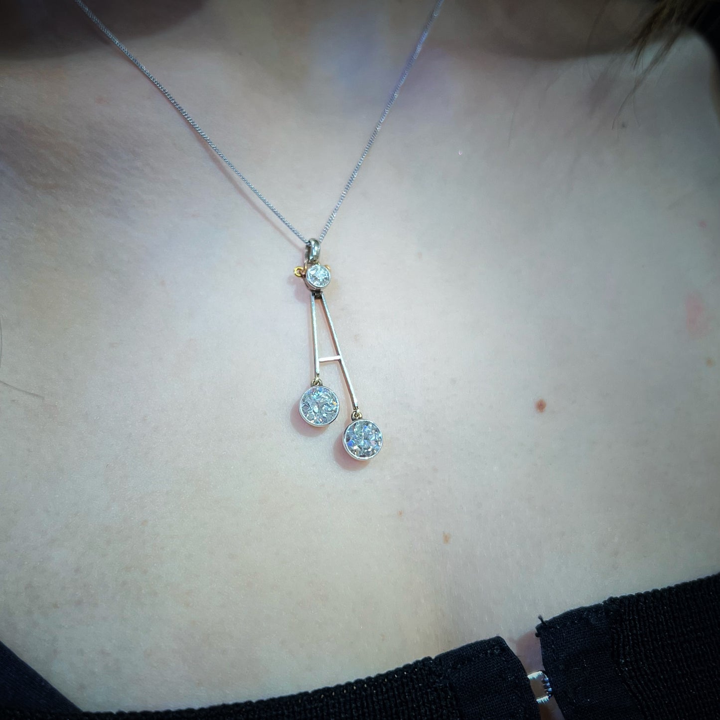 Art Deco pendant in 18k gold and 2.25 carats of diamonds