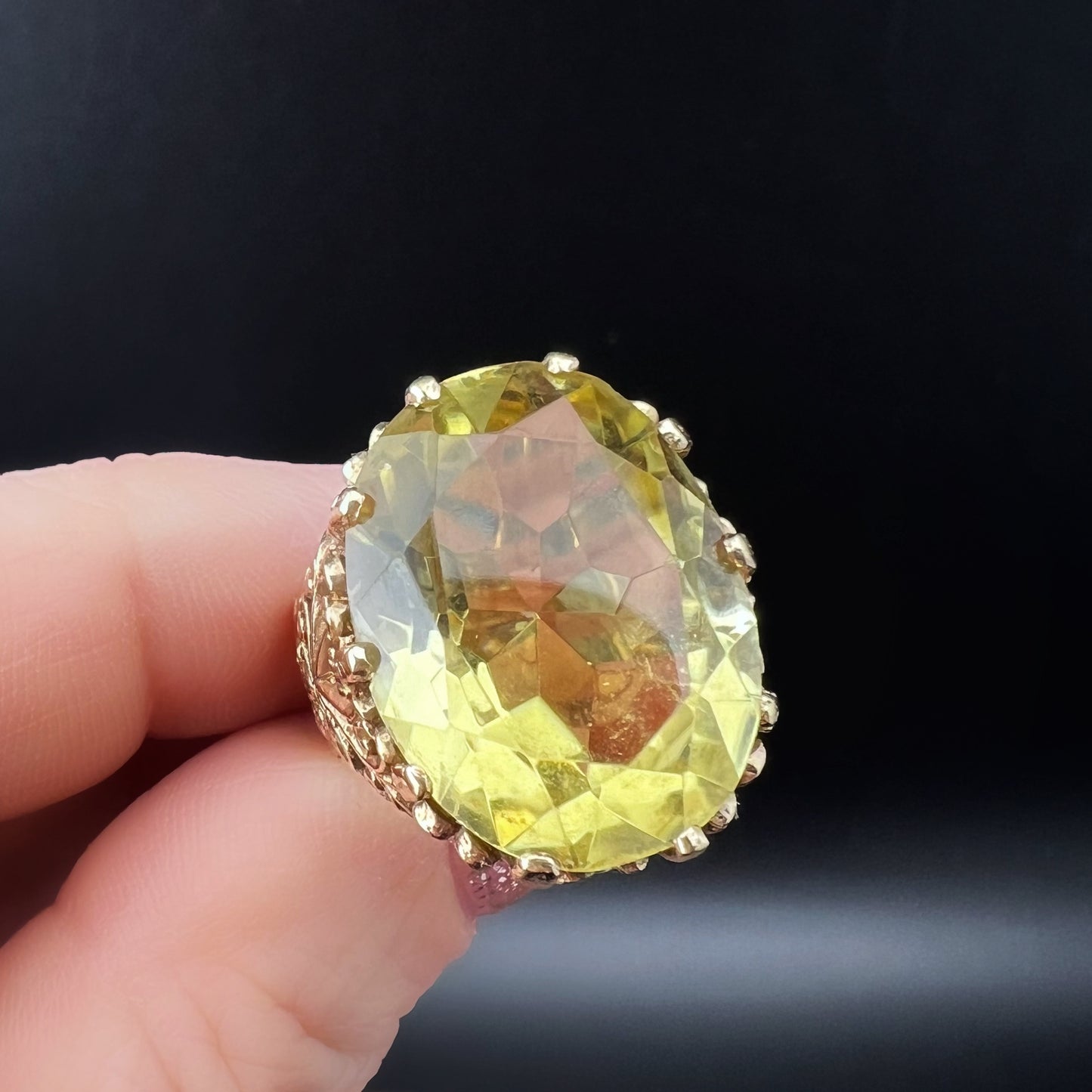 Gold cocktail ring with lemon citrine 35 ct London 1967