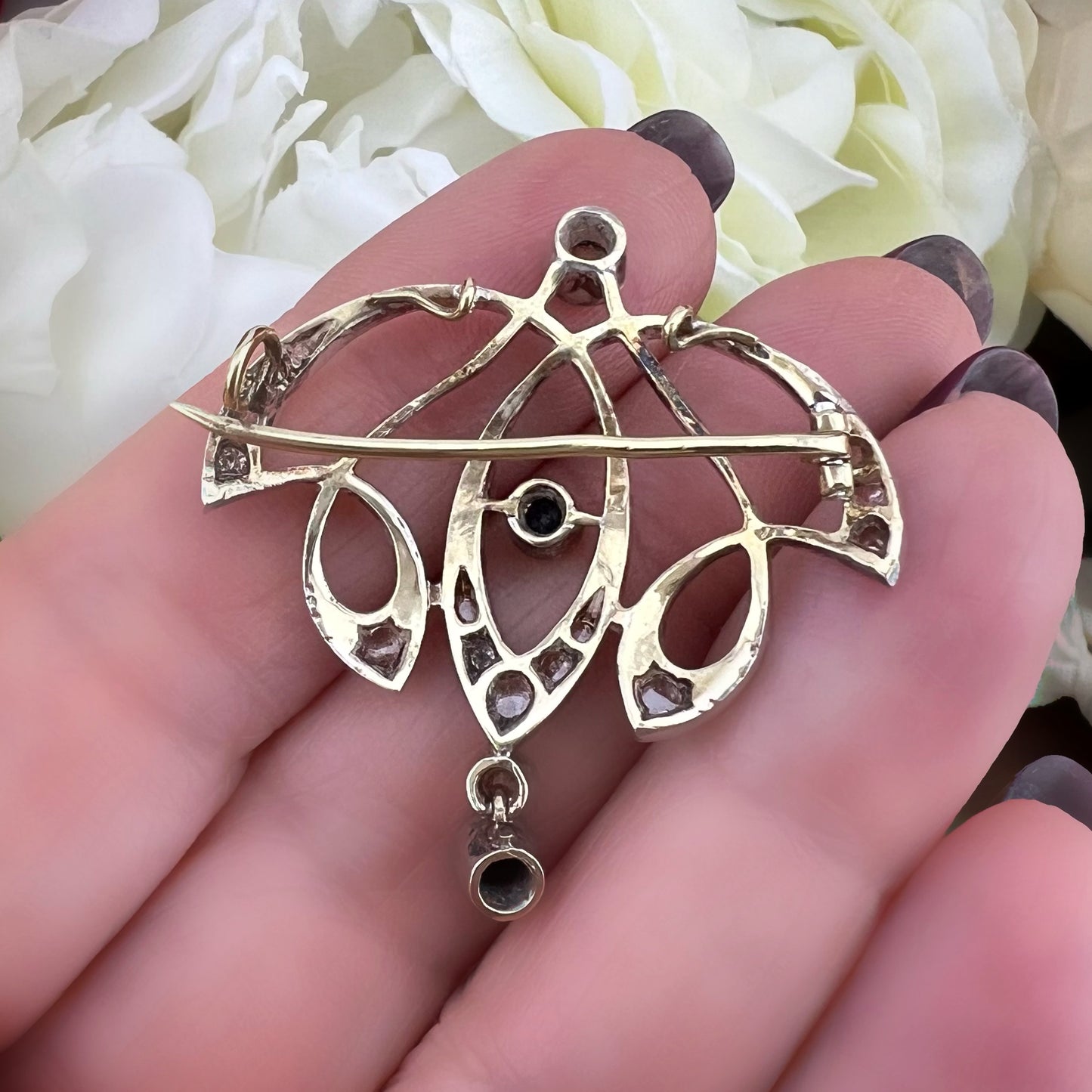 Pendente/spilla Art Nouveau in oro, argento, zaffiri, diamanti