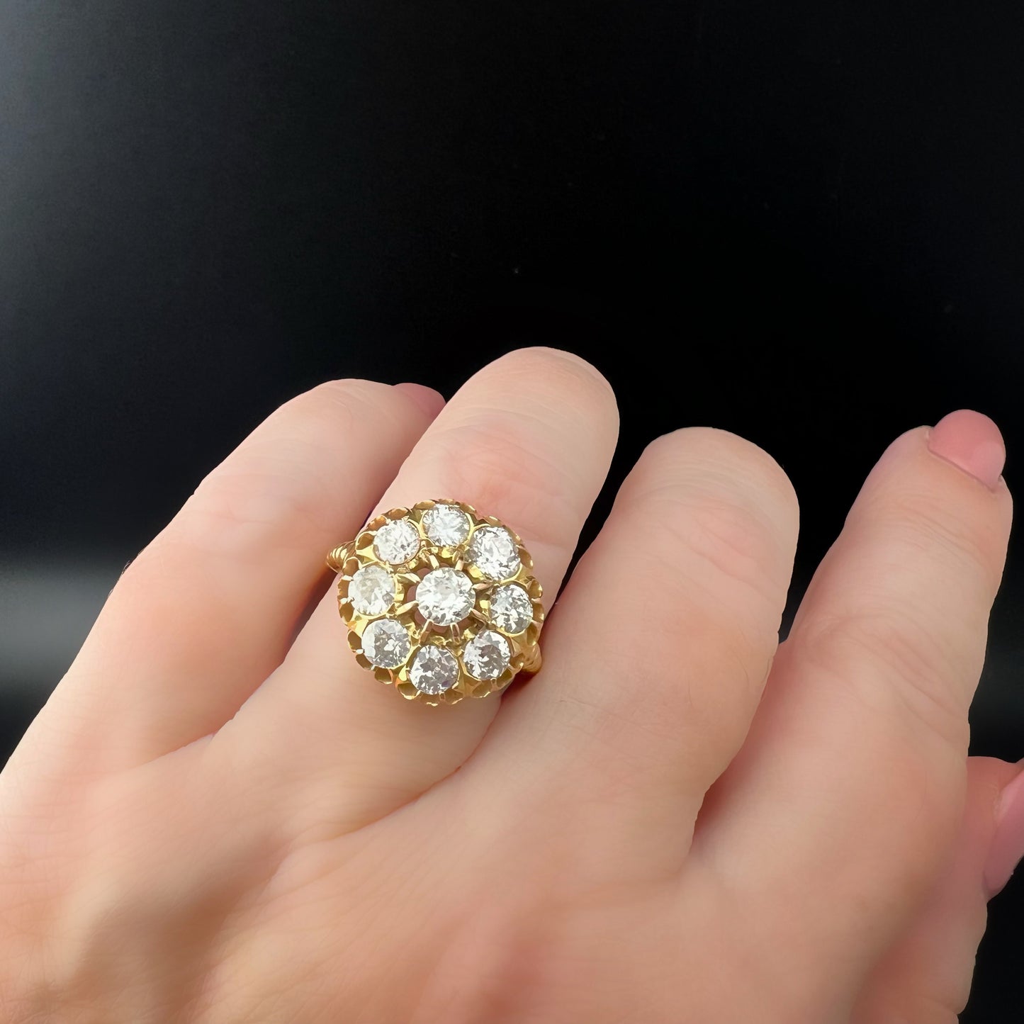 Antique Large Daisy Ring in 18K Gold with Old Mine Cut Diamonds