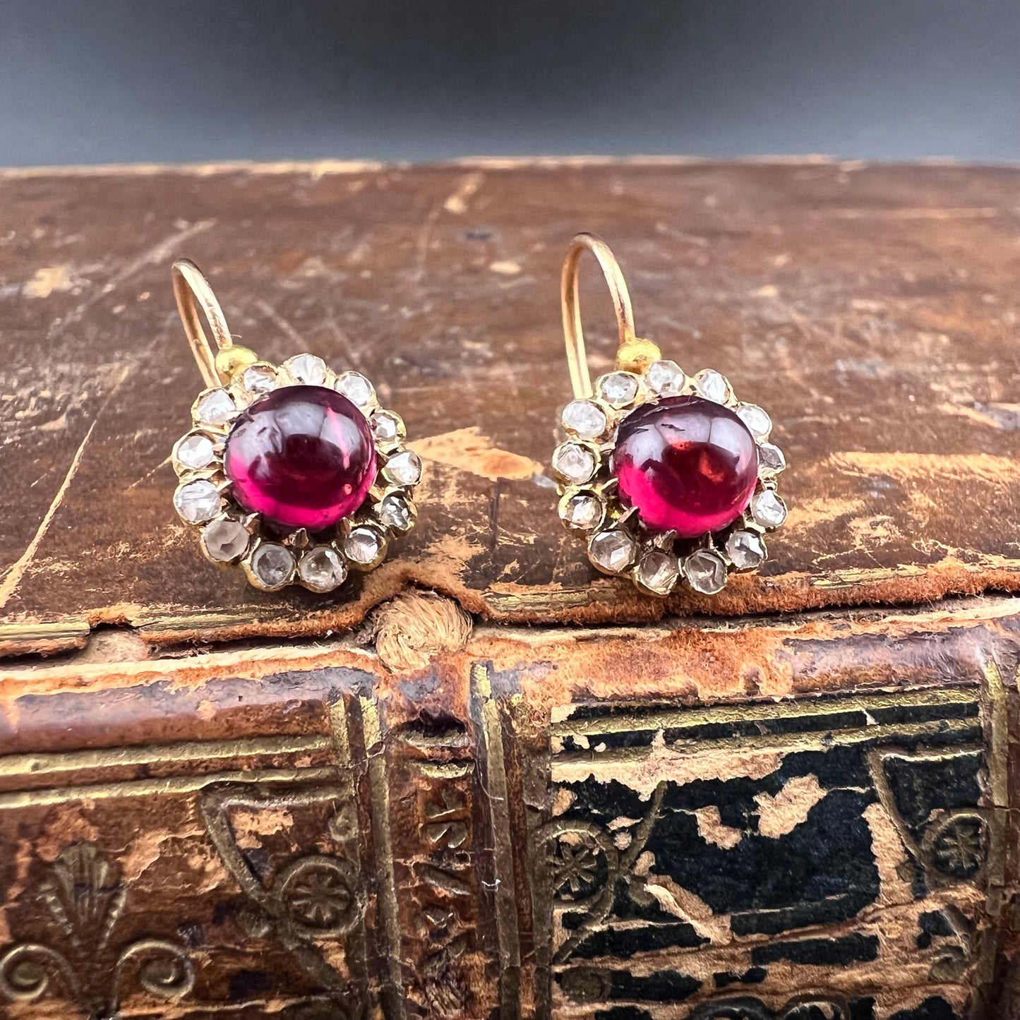 18K Gold Earrings with Cabochon Spinels and Diamonds – Late 19th/Early 20th Century